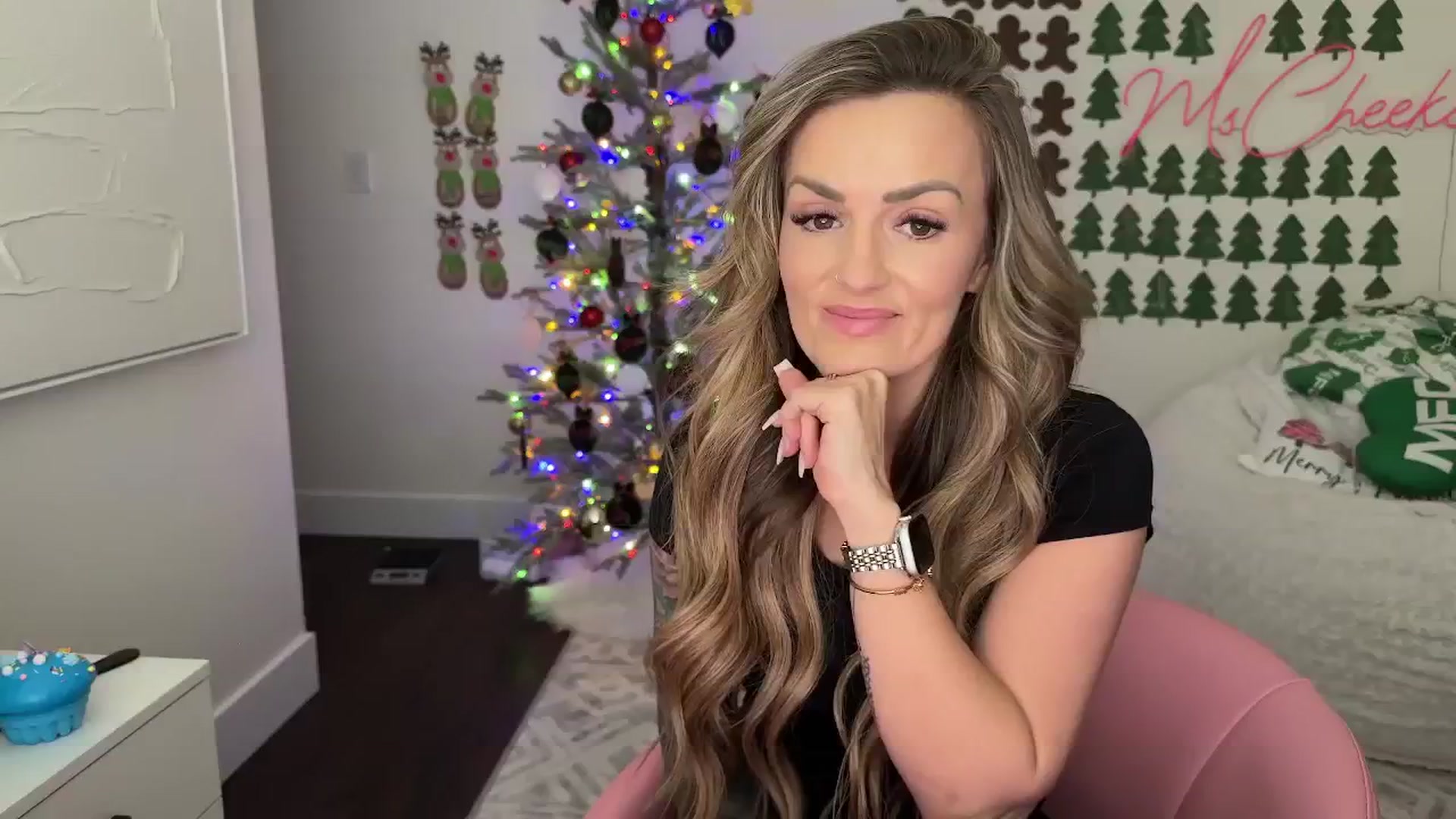 Gallery image thumbnail from MsCheeks's myfreecams stream on, 12/16/2025, 23:12 image 10 of 20