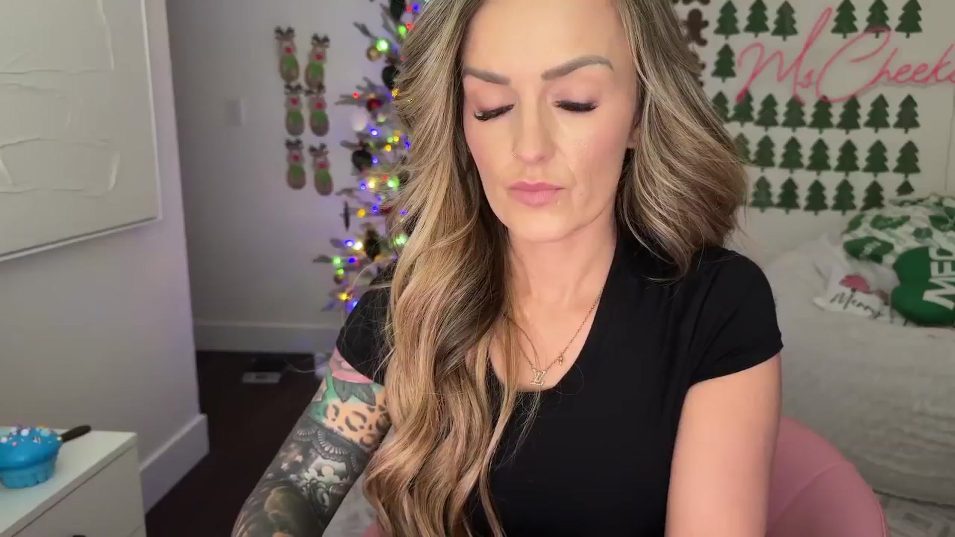 Gallery image thumbnail from MsCheeks's myfreecams stream on, 12/16/2025, 23:12 image 16 of 20