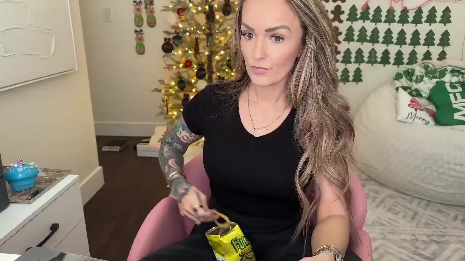 Gallery image thumbnail from MsCheeks's myfreecams stream on, 12/20/2025, 22:53 image 2 of 20