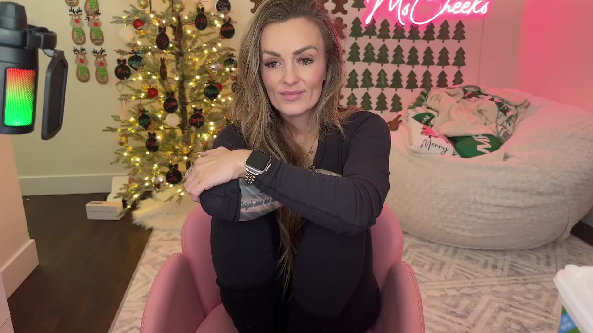 Gallery image thumbnail from MsCheeks's myfreecams stream on, 12/23/2025, 23:13 image 17 of 20
