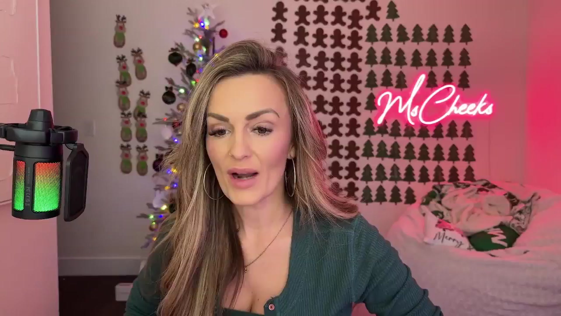 Gallery image thumbnail from MsCheeks's myfreecams stream on, 12/24/2025, 22:32 image 6 of 20