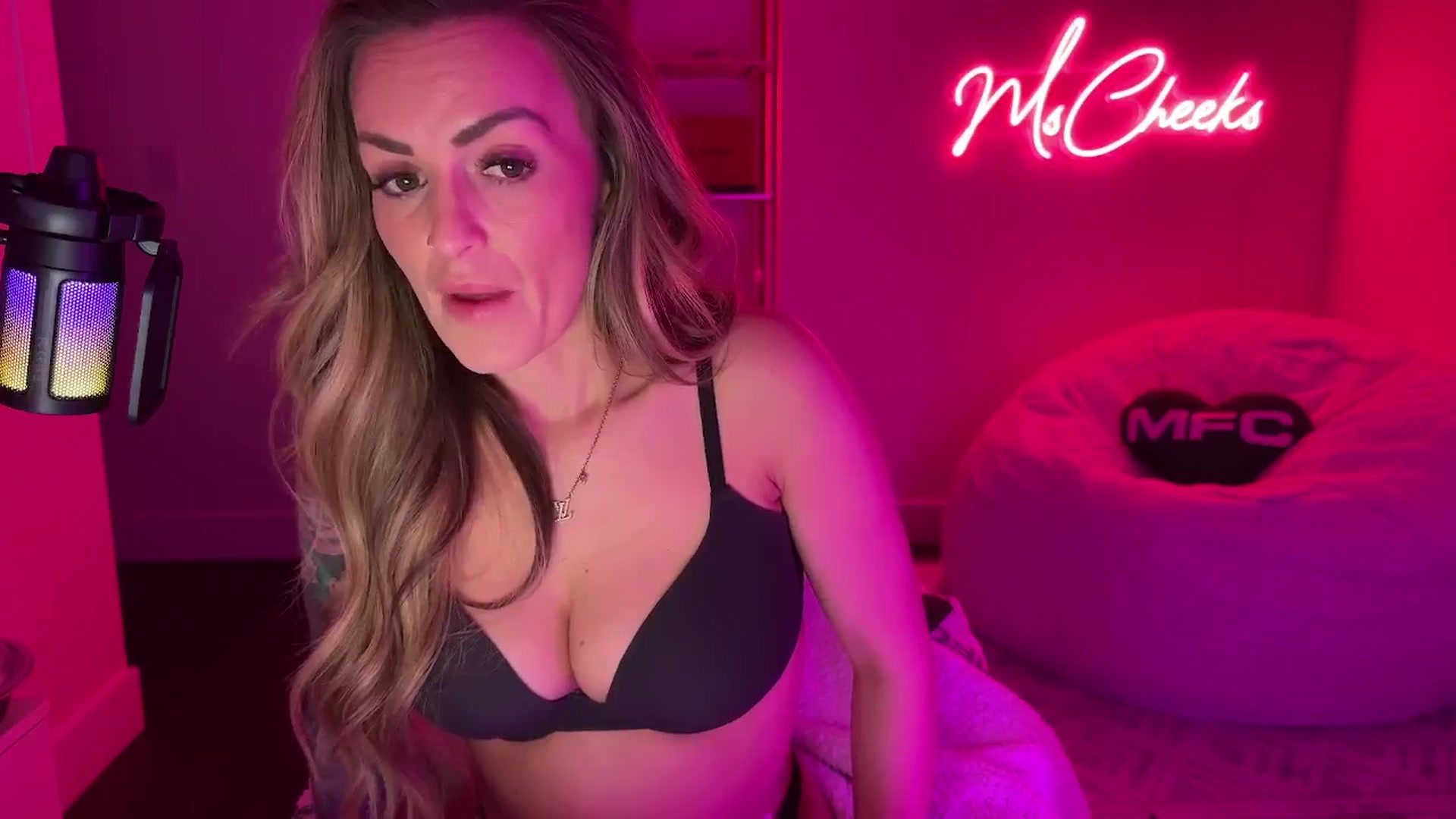Gallery image thumbnail from MsCheeks's myfreecams stream on, 01/02/2026, 01:21 image 15 of 20