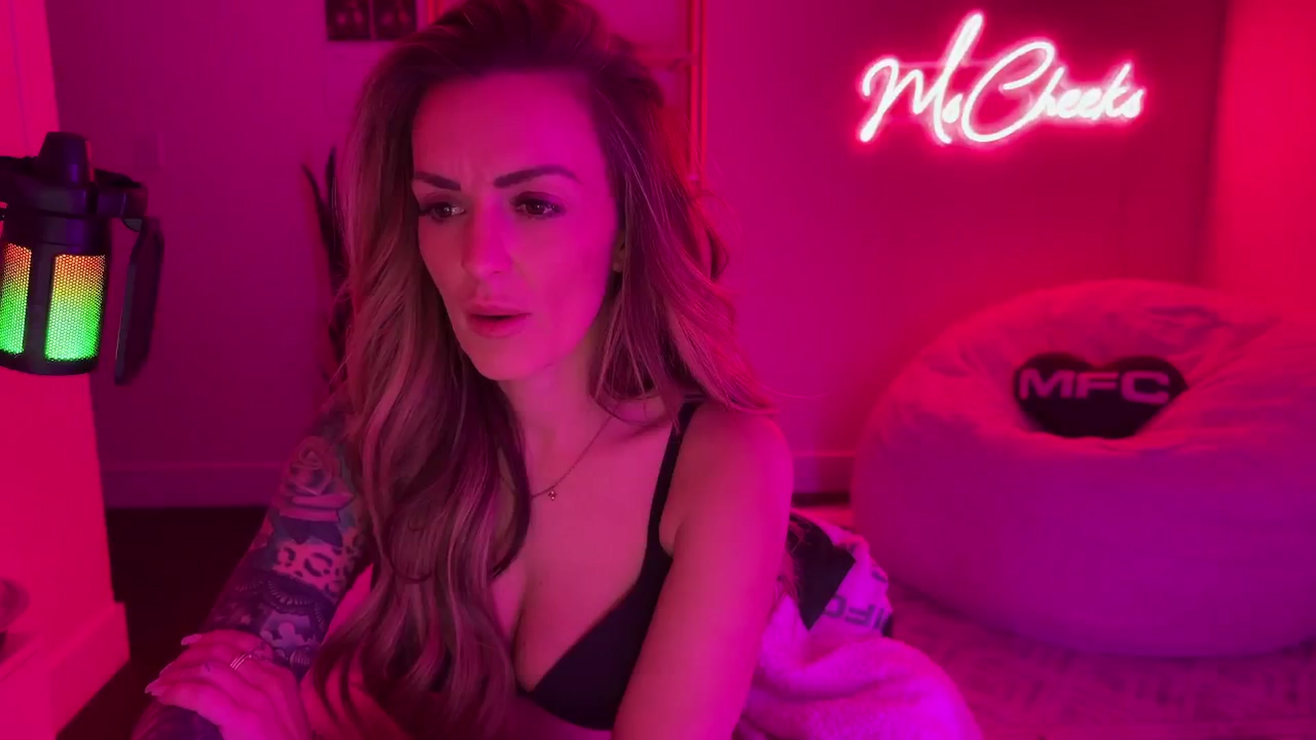 Gallery image thumbnail from MsCheeks's myfreecams stream on, 01/02/2026, 01:21 image 17 of 20