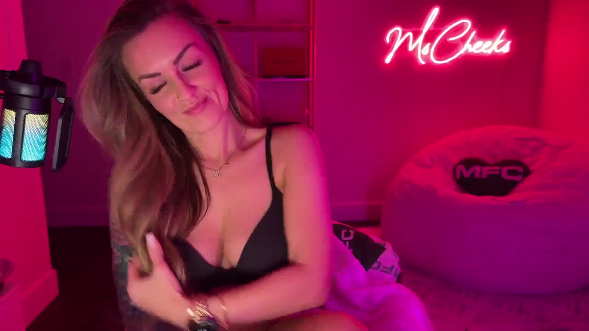 Gallery image thumbnail from MsCheeks's myfreecams stream on, 01/02/2026, 01:21 image 18 of 20