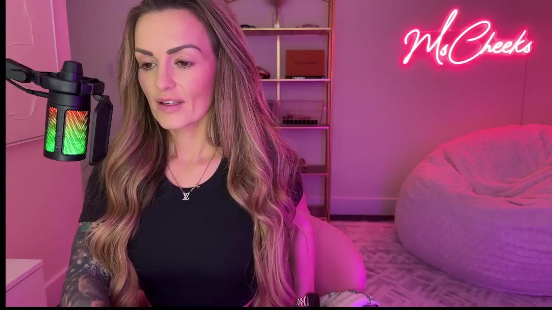 Gallery image thumbnail from MsCheeks's myfreecams stream on, 01/04/2026, 23:18 image 5 of 20