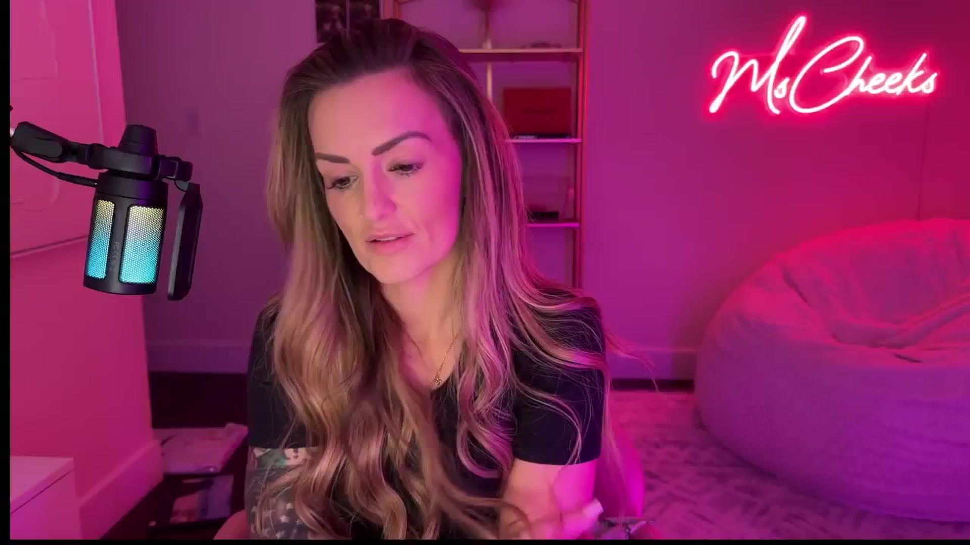 Gallery image thumbnail from MsCheeks's myfreecams stream on, 01/04/2026, 23:18 image 15 of 20