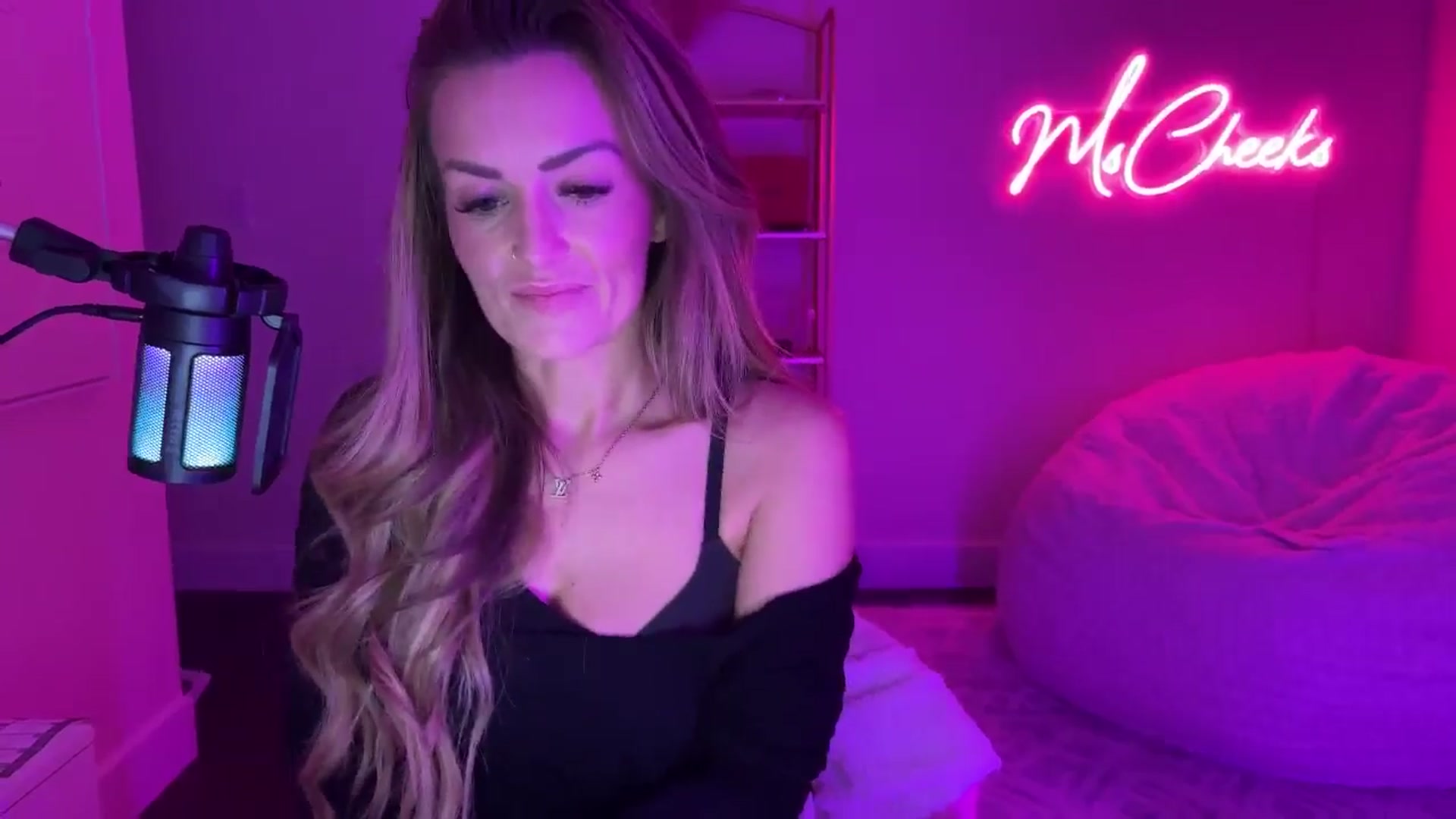 Gallery image thumbnail from MsCheeks's myfreecams stream on, 01/06/2026, 23:59 image 9 of 20