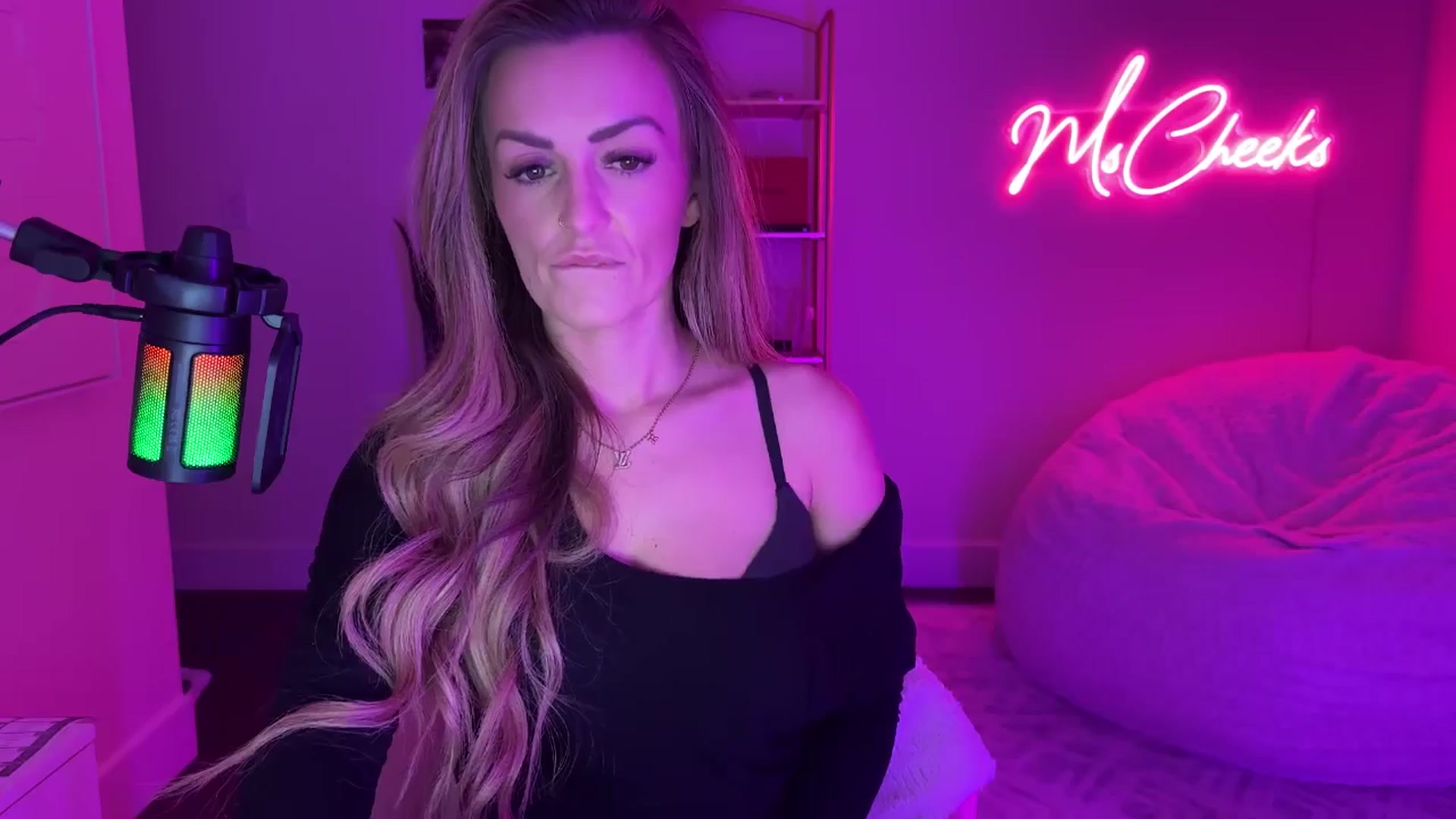 Gallery image thumbnail from MsCheeks's myfreecams stream on, 01/06/2026, 23:59 image 4 of 20