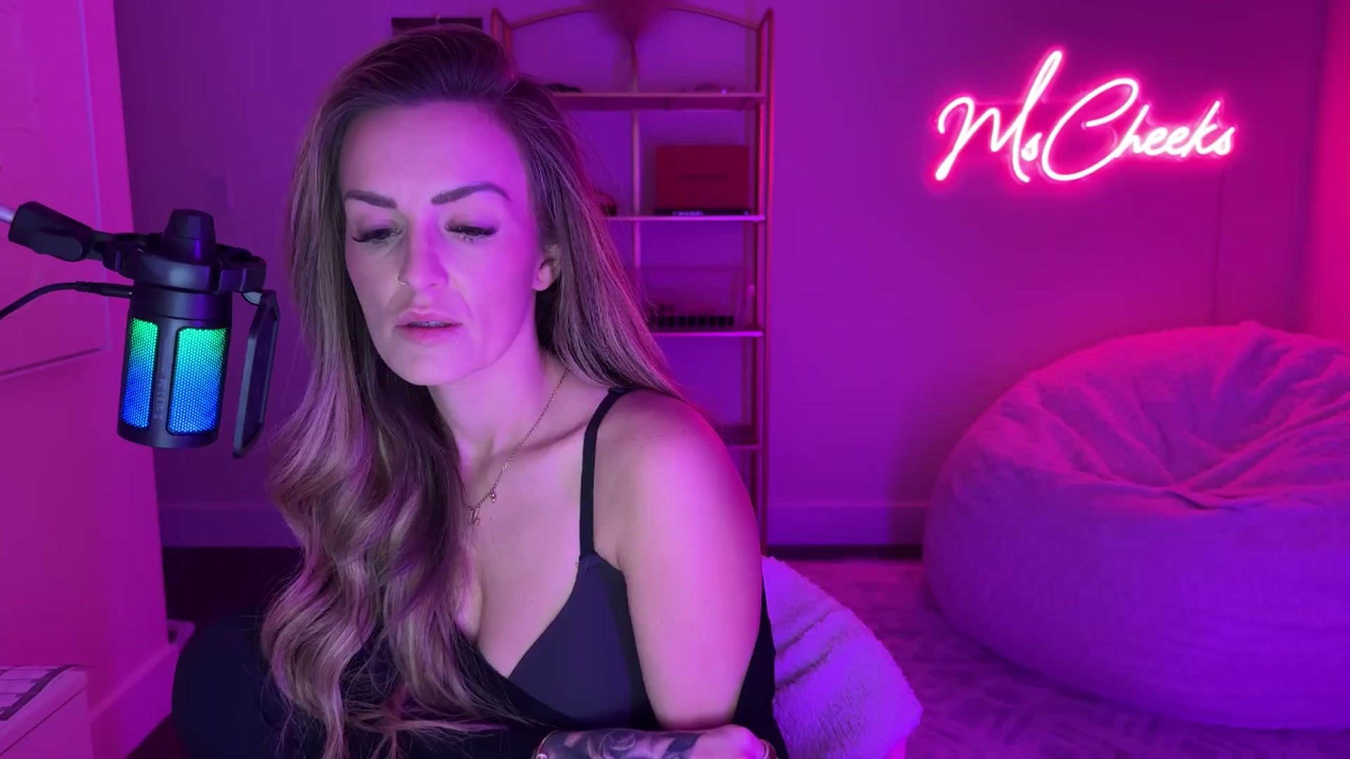 Gallery image thumbnail from MsCheeks's myfreecams stream on, 01/06/2026, 23:59 image 3 of 20