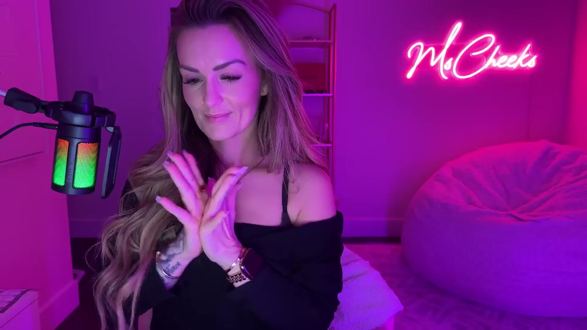 Gallery image thumbnail from MsCheeks's myfreecams stream on, 01/06/2026, 23:59 image 12 of 20