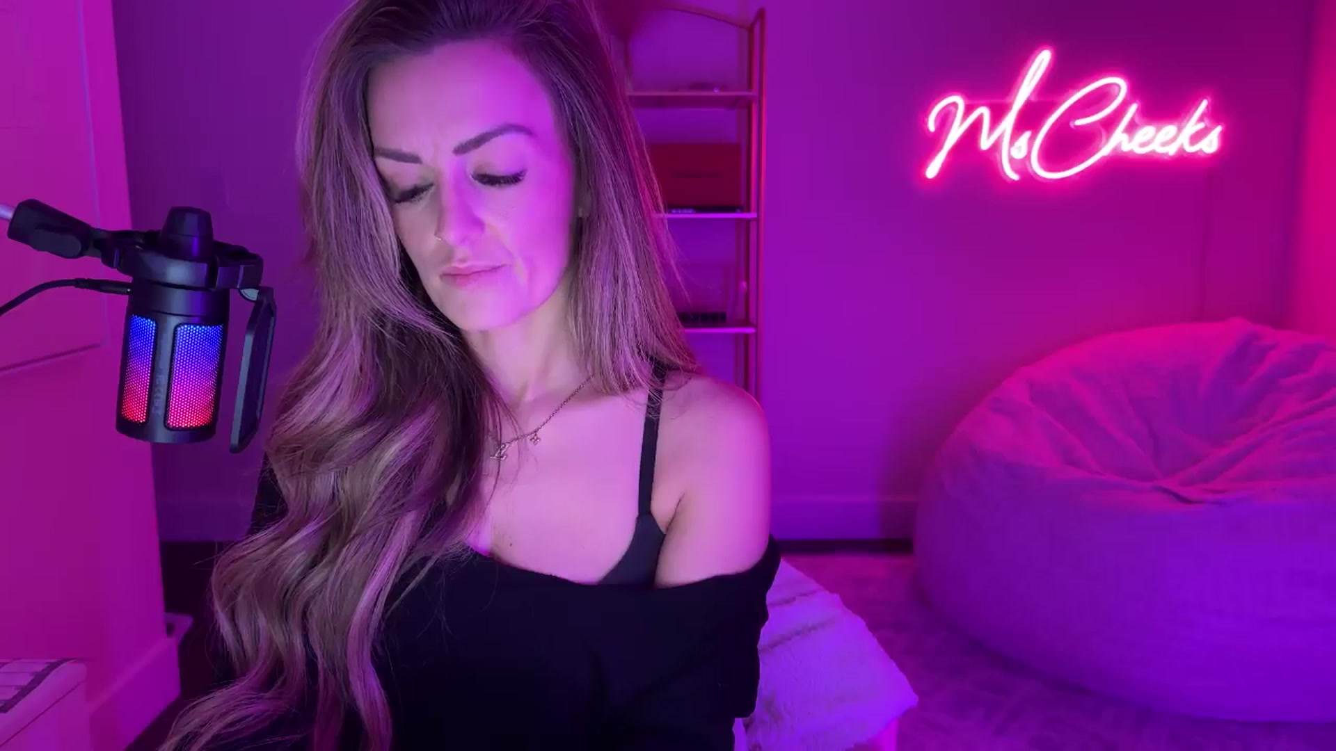 Gallery image thumbnail from MsCheeks's myfreecams stream on, 01/06/2026, 23:59 image 10 of 20