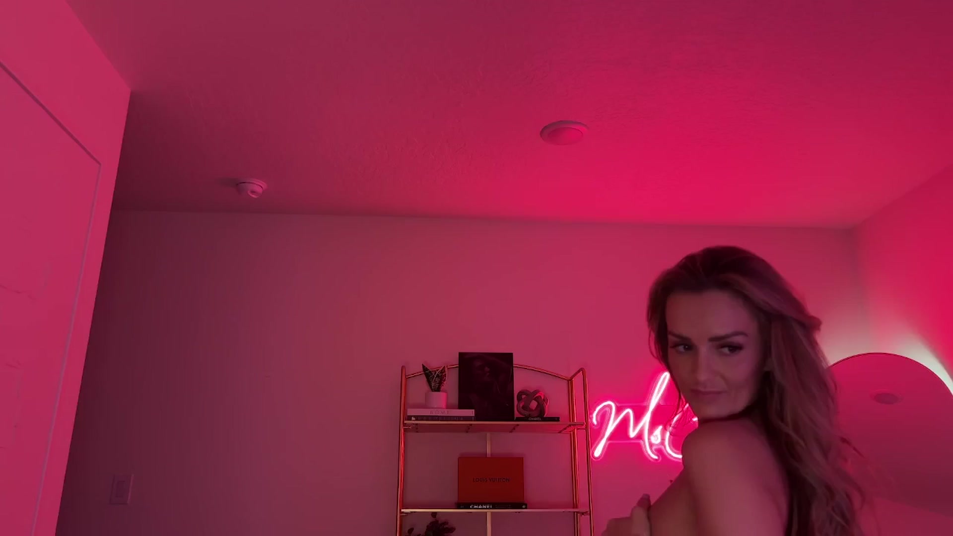 Gallery image thumbnail from MsCheeks's myfreecams stream on, 03/25/2026, 02:15 image 18 of 20