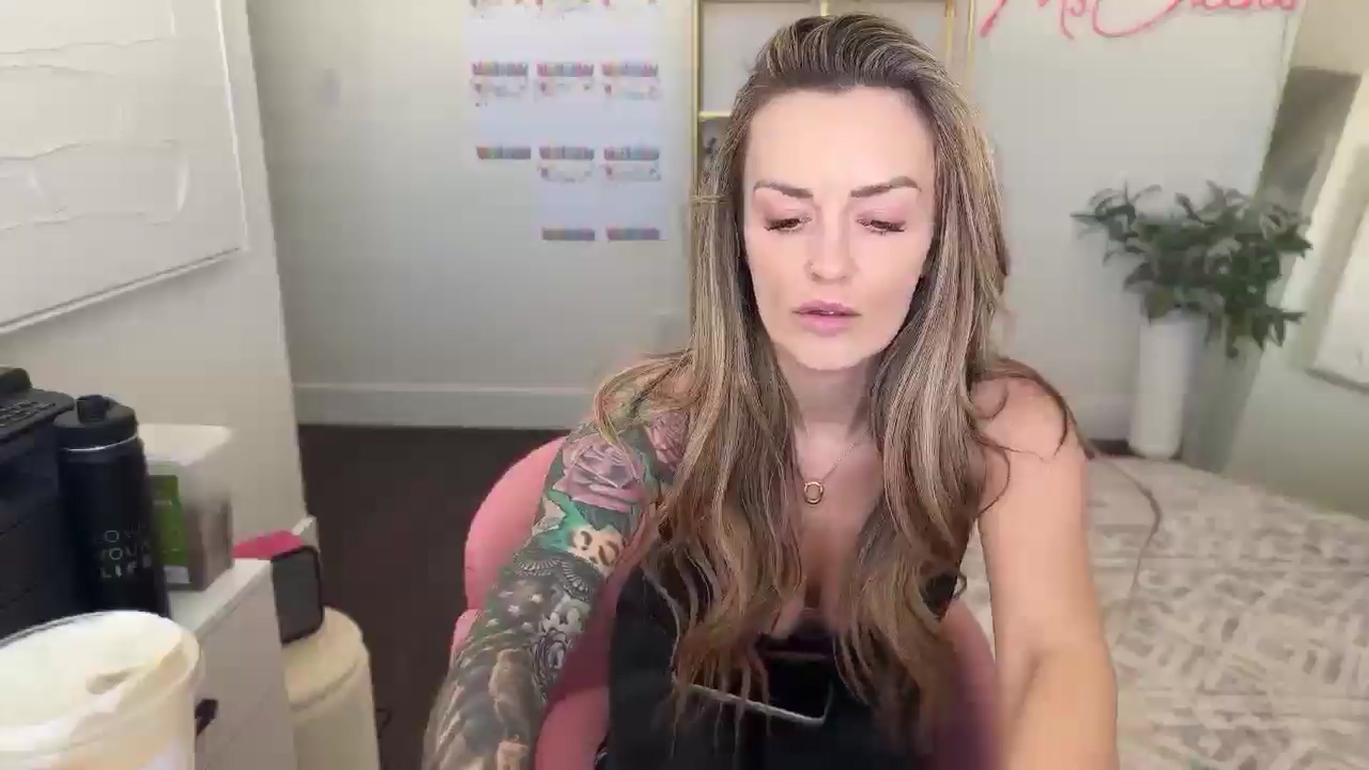 Gallery image thumbnail from MsCheeks's myfreecams stream on, 03/28/2026, 19:21 image 6 of 20