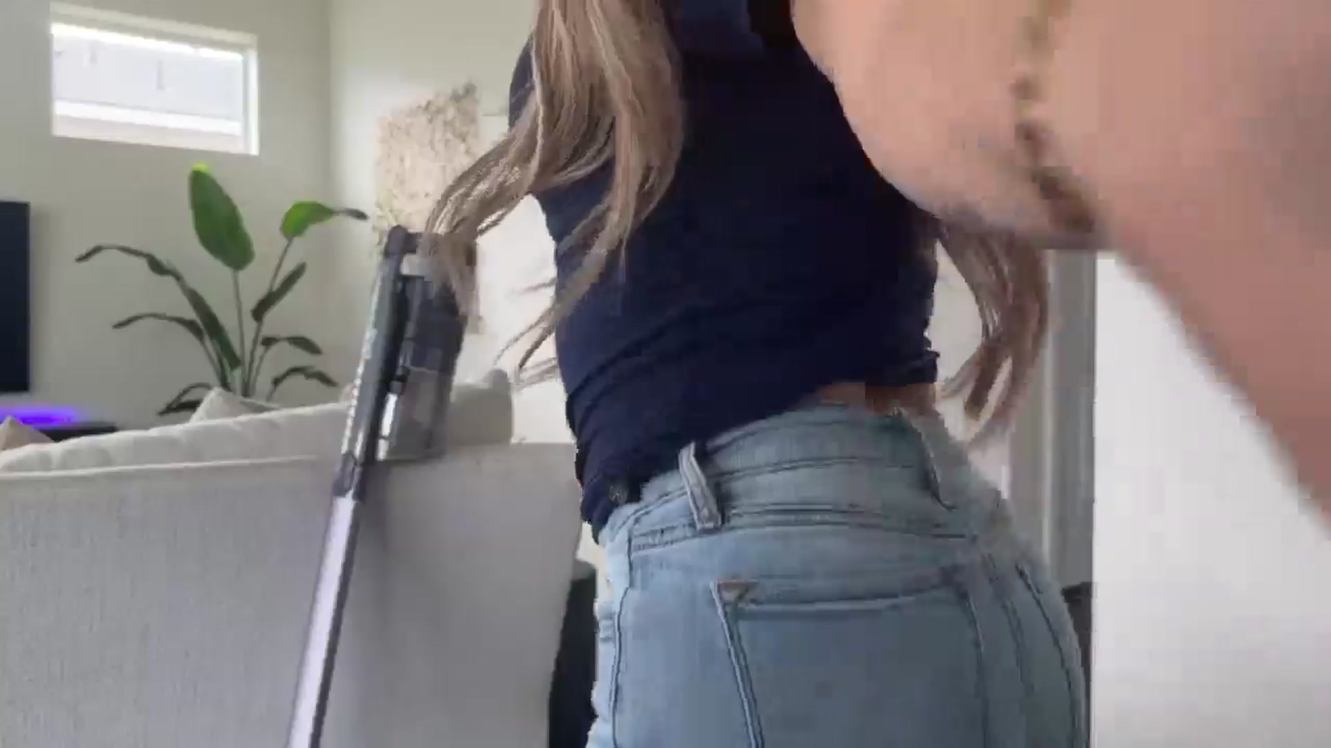 Gallery image thumbnail from MsCheeks's myfreecams stream on, 04/03/2026, 24:34 image 4 of 20
