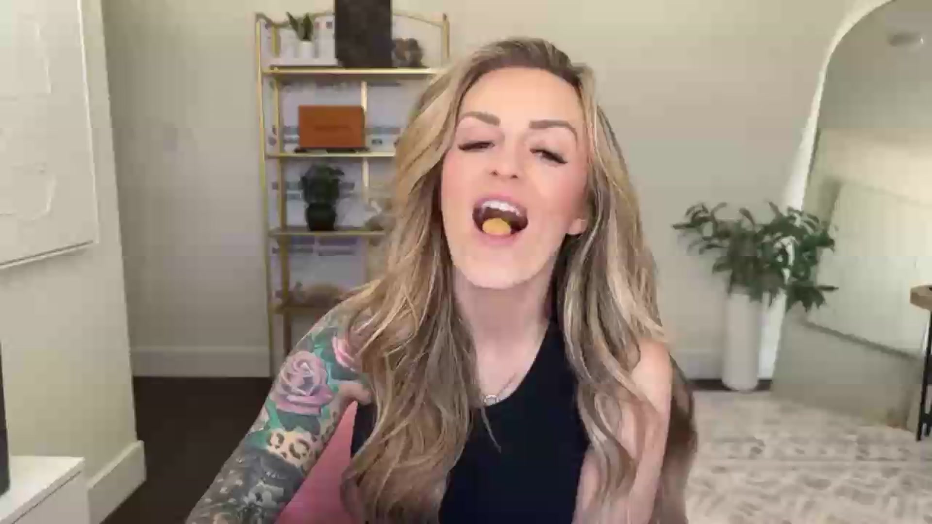 Gallery image thumbnail from MsCheeks's myfreecams stream on, 05/17/2026, 21:50 image 1 of 20