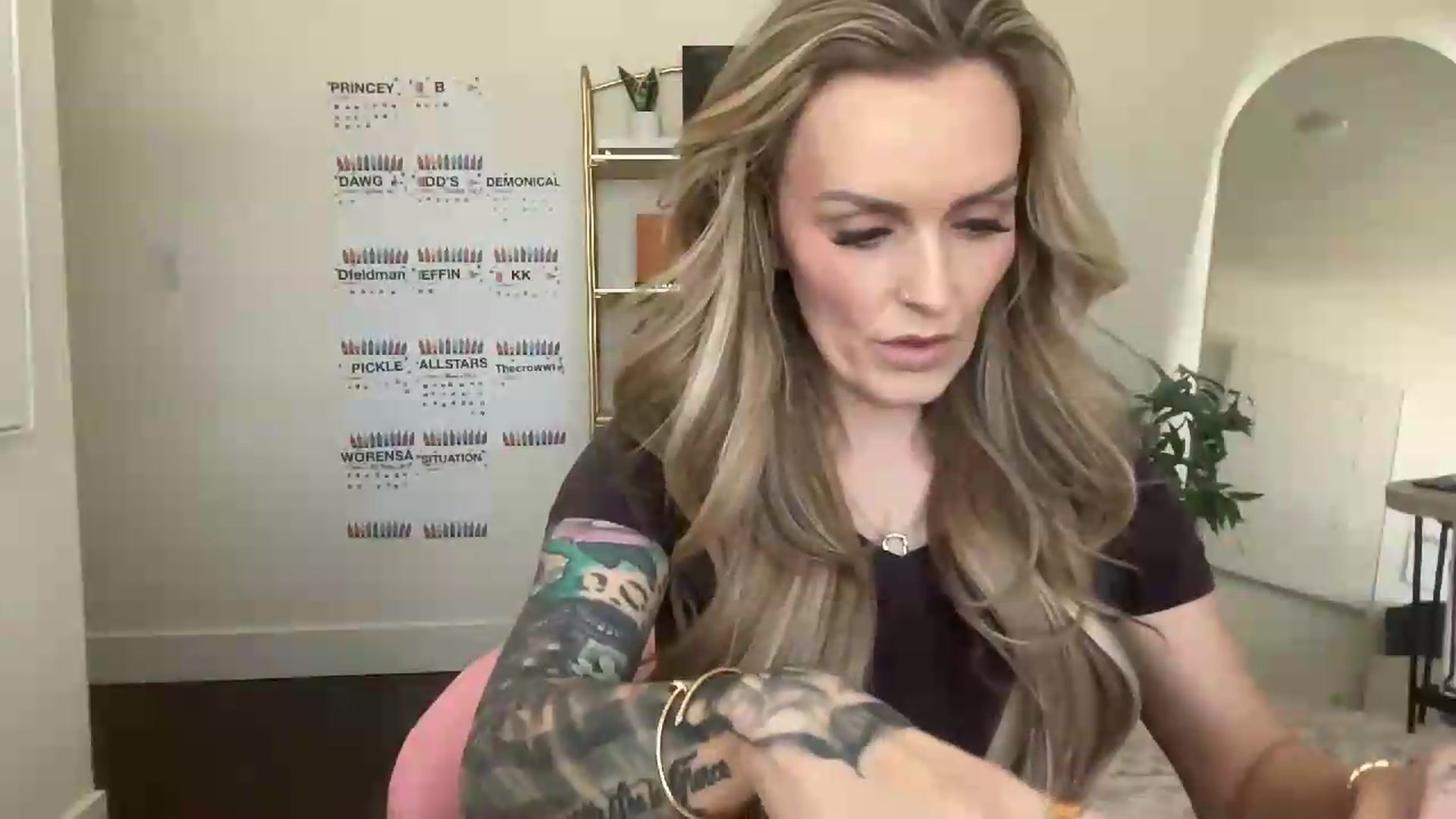Gallery image thumbnail from MsCheeks's myfreecams stream on, 05/20/2026, 23:27 image 5 of 20
