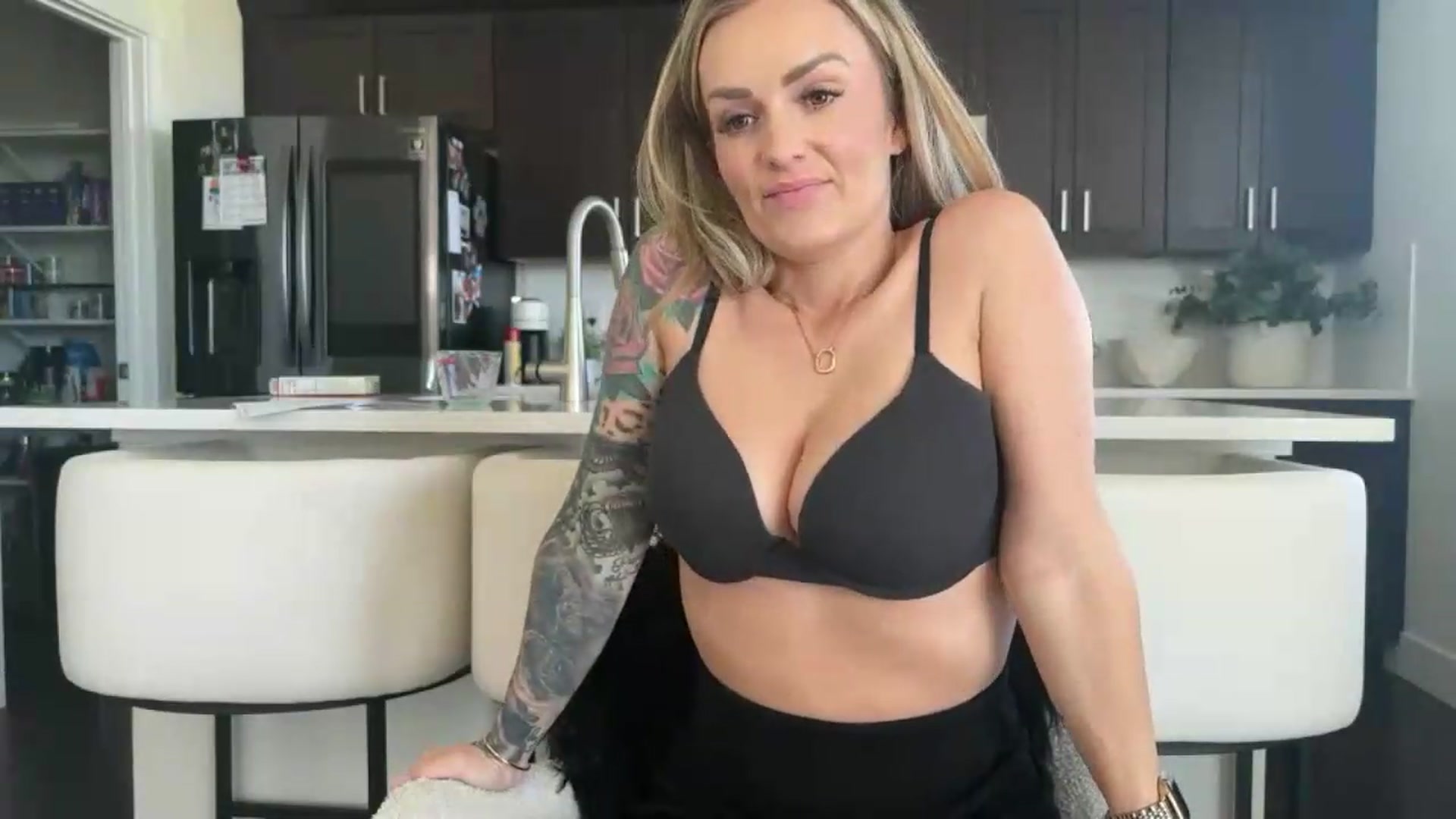 Gallery image thumbnail from MsCheeks's myfreecams stream on, 06/05/2026, 22:59 image 16 of 20