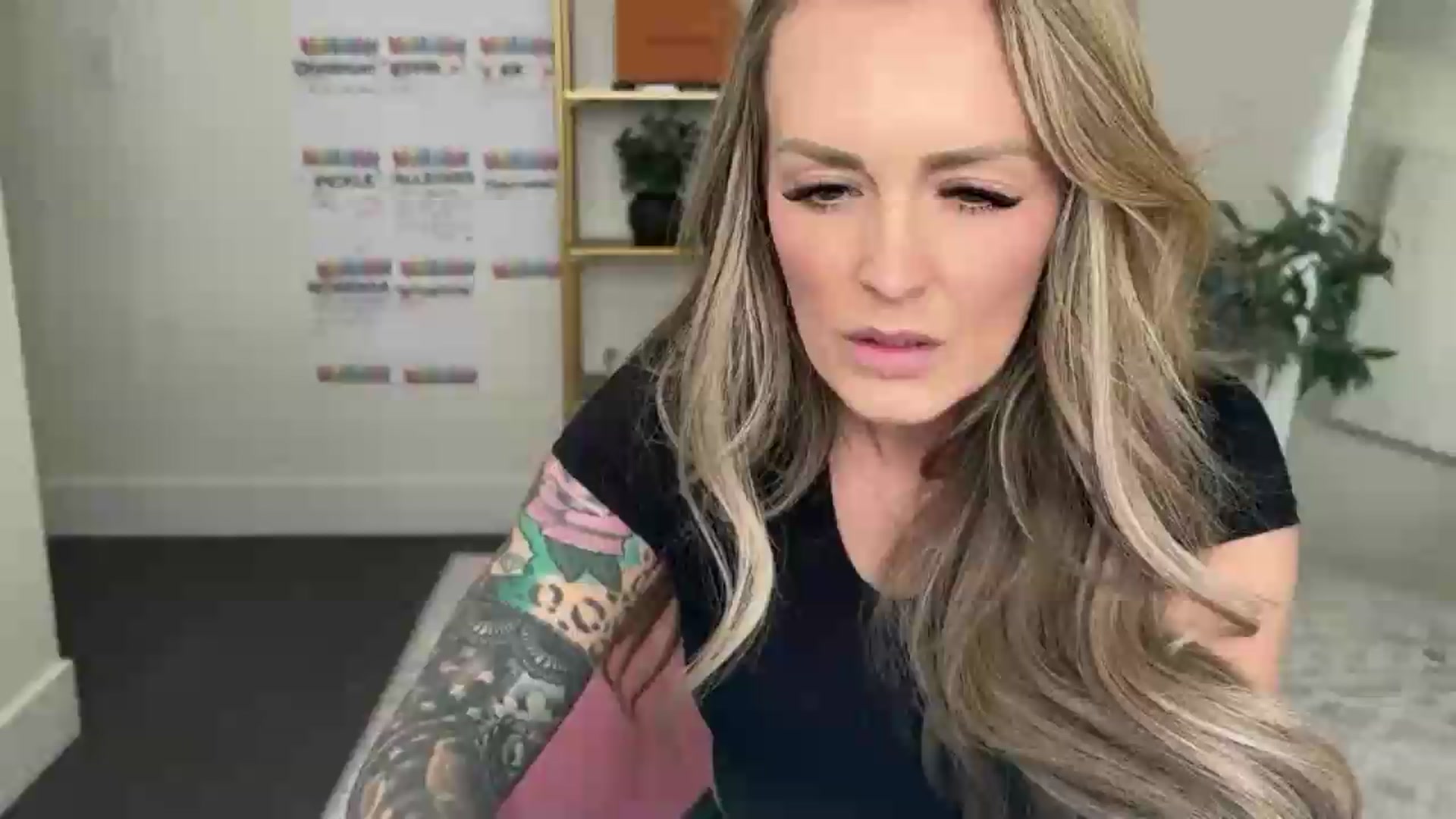 Gallery image thumbnail from MsCheeks's myfreecams stream on, 06/08/2026, 22:14 image 2 of 20