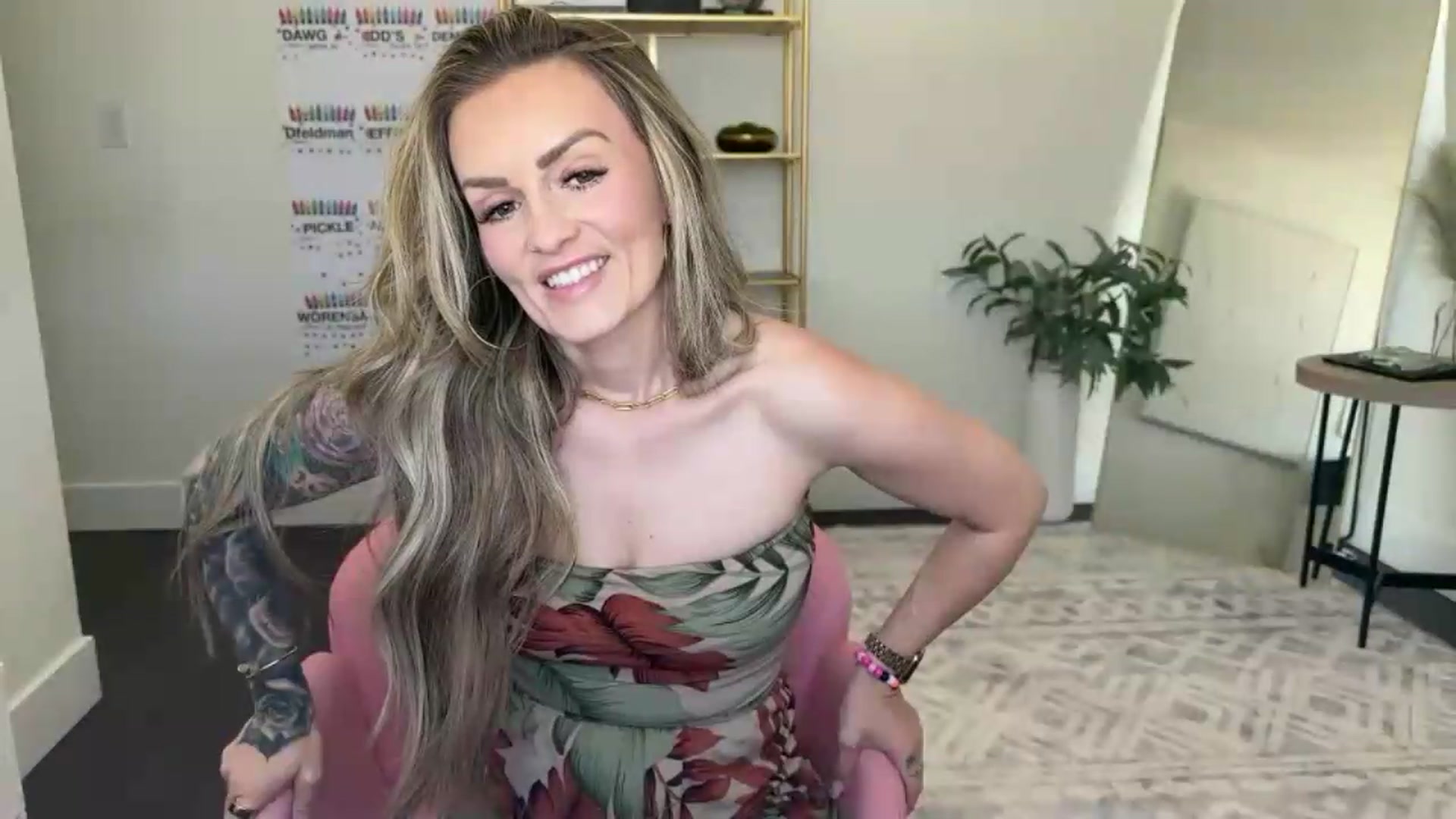 Gallery image thumbnail from MsCheeks's myfreecams stream on, 06/14/2026, 23:52 image 4 of 20