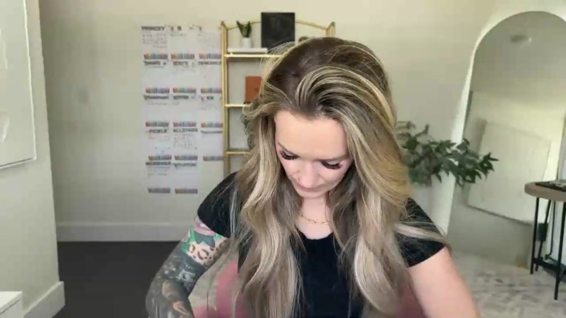 Gallery image thumbnail from MsCheeks's myfreecams stream on, 06/15/2026, 23:08 image 4 of 20