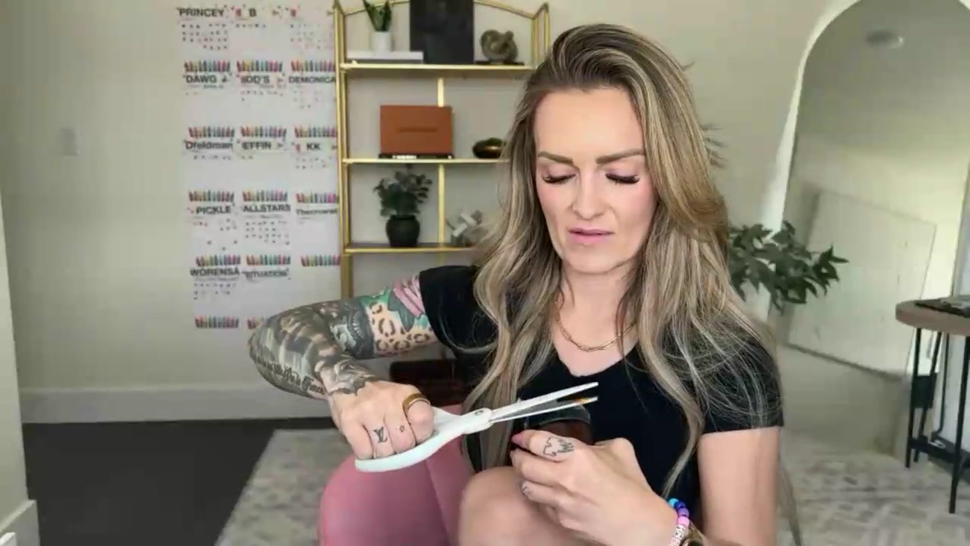 Gallery image thumbnail from MsCheeks's myfreecams stream on, 06/15/2026, 23:51 image 11 of 20