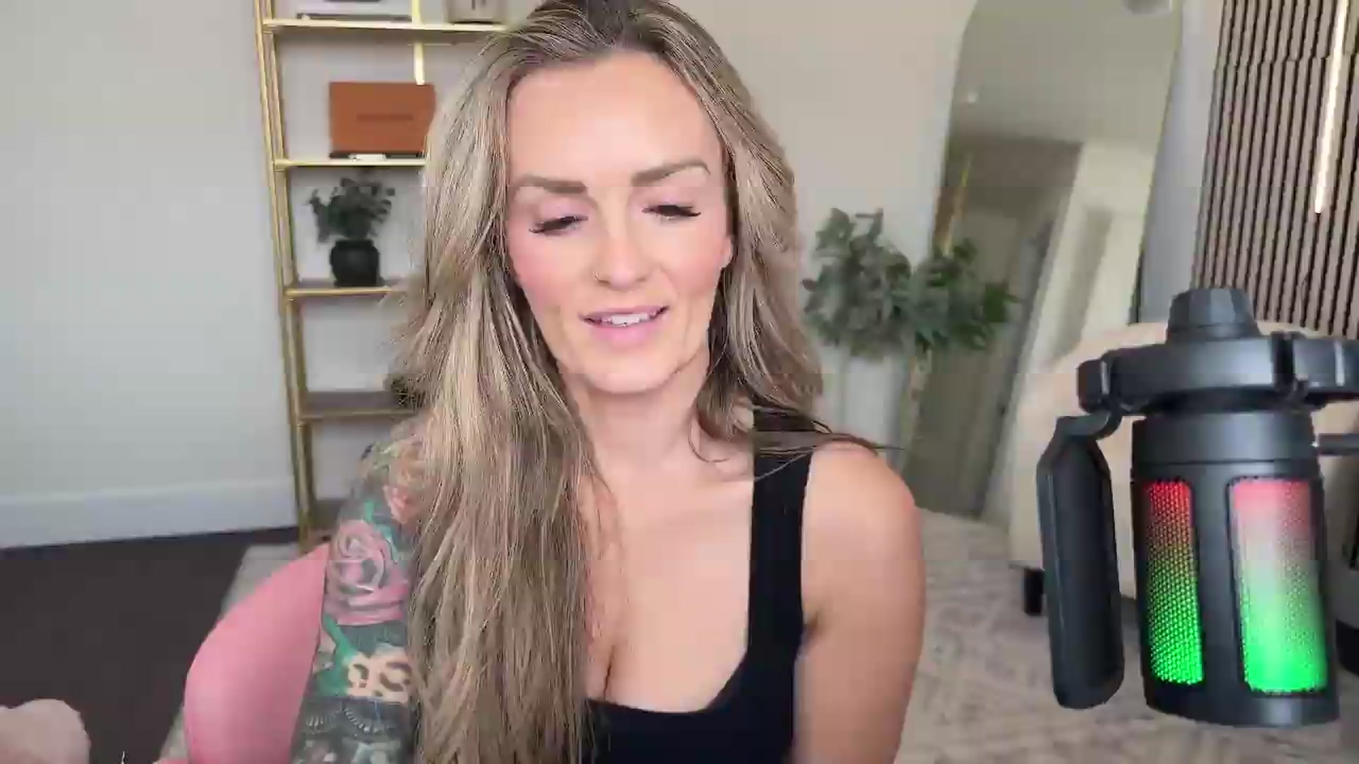 Gallery image thumbnail from MsCheeks's myfreecams stream on, 08/07/2026, 23:02 image 7 of 20