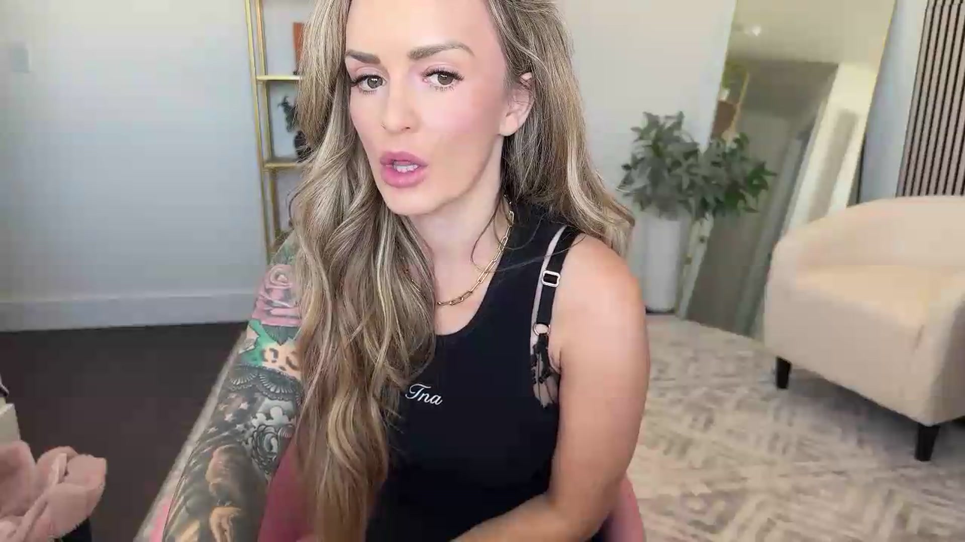 Gallery image thumbnail from MsCheeks's myfreecams stream on, 08/16/2026, 17:33 image 17 of 20