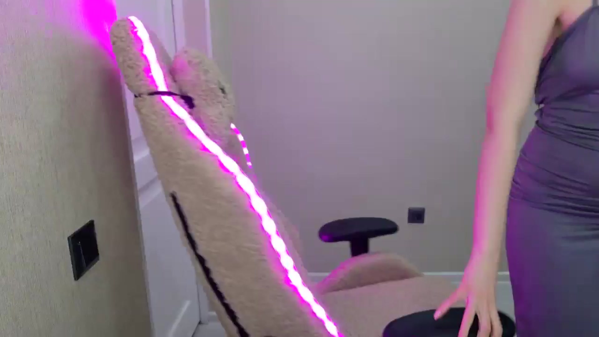 Gallery image thumbnail from MsCumsAlot's myfreecams stream on, 02/09/2026, 10:21 image 1 of 20