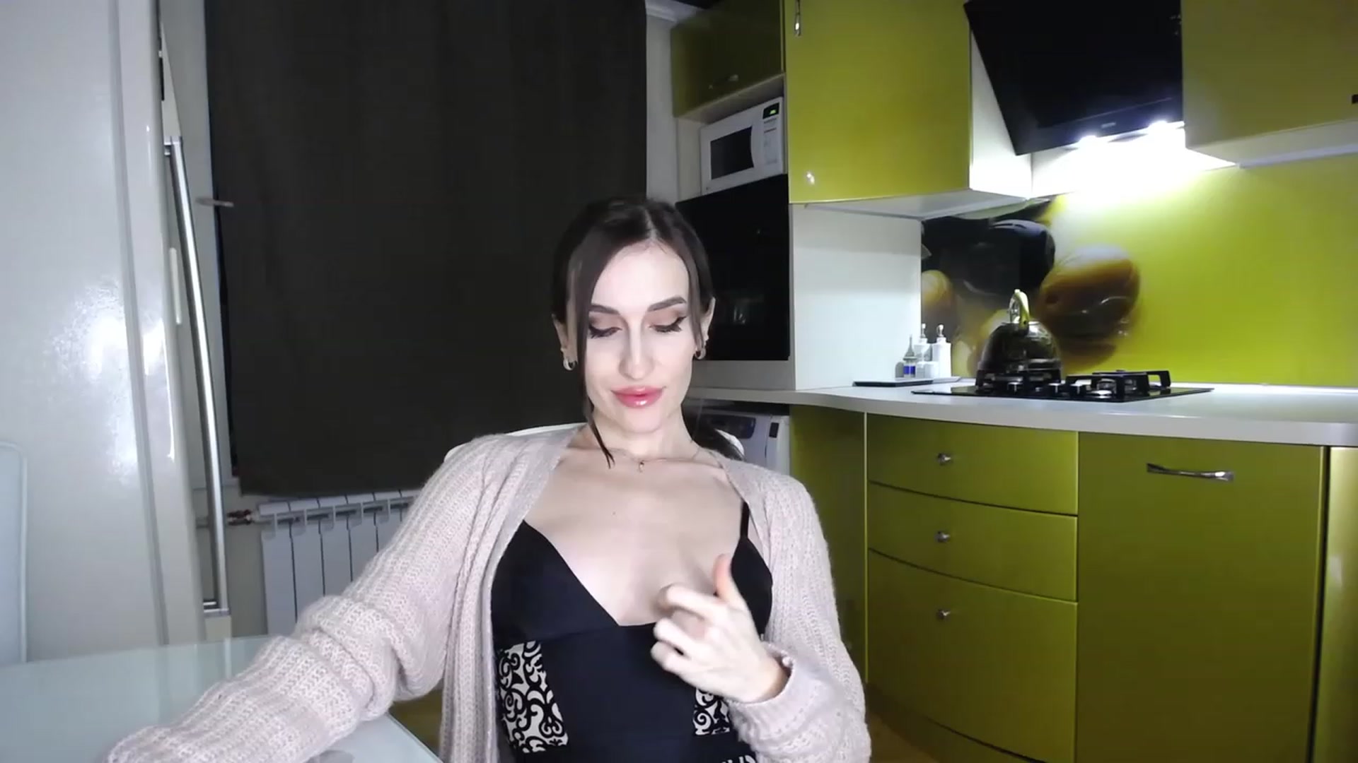 Gallery image thumbnail from MsDreams_'s myfreecams stream on, 04/15/2023, 23:24 image 17 of 20