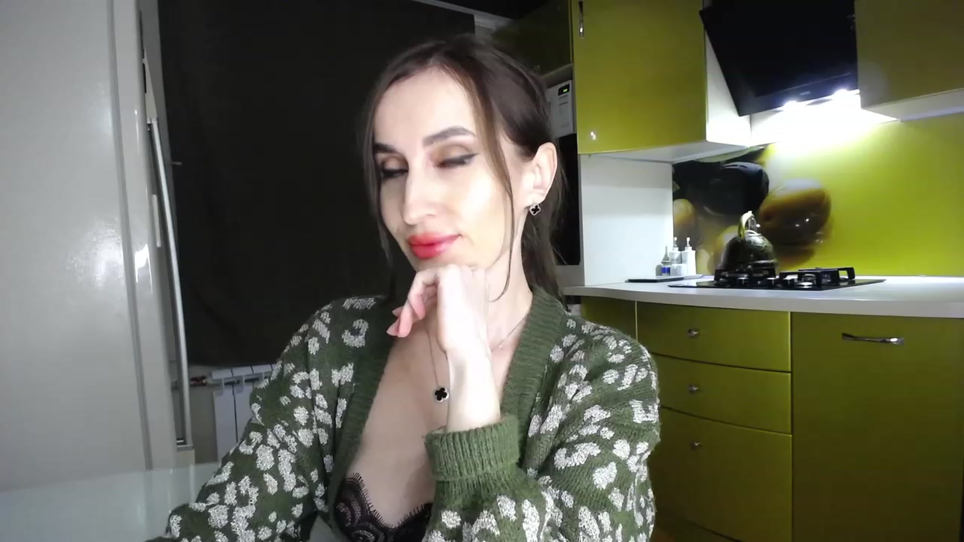 Gallery image thumbnail from MsDreams_'s myfreecams stream on, 04/23/2023, 24:43 image 17 of 20
