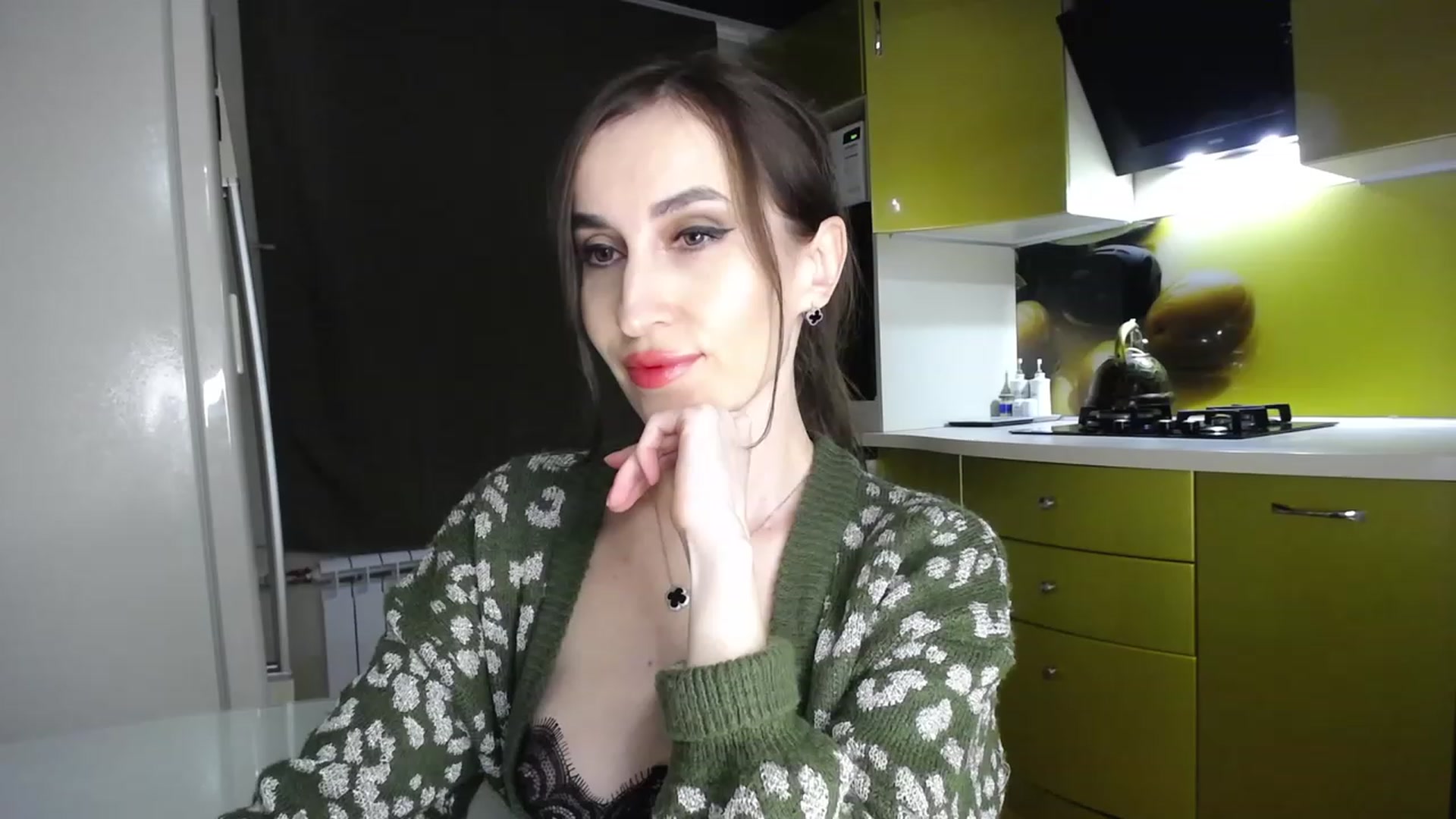 Gallery image thumbnail from MsDreams_'s myfreecams stream on, 04/23/2023, 24:43 image 16 of 20
