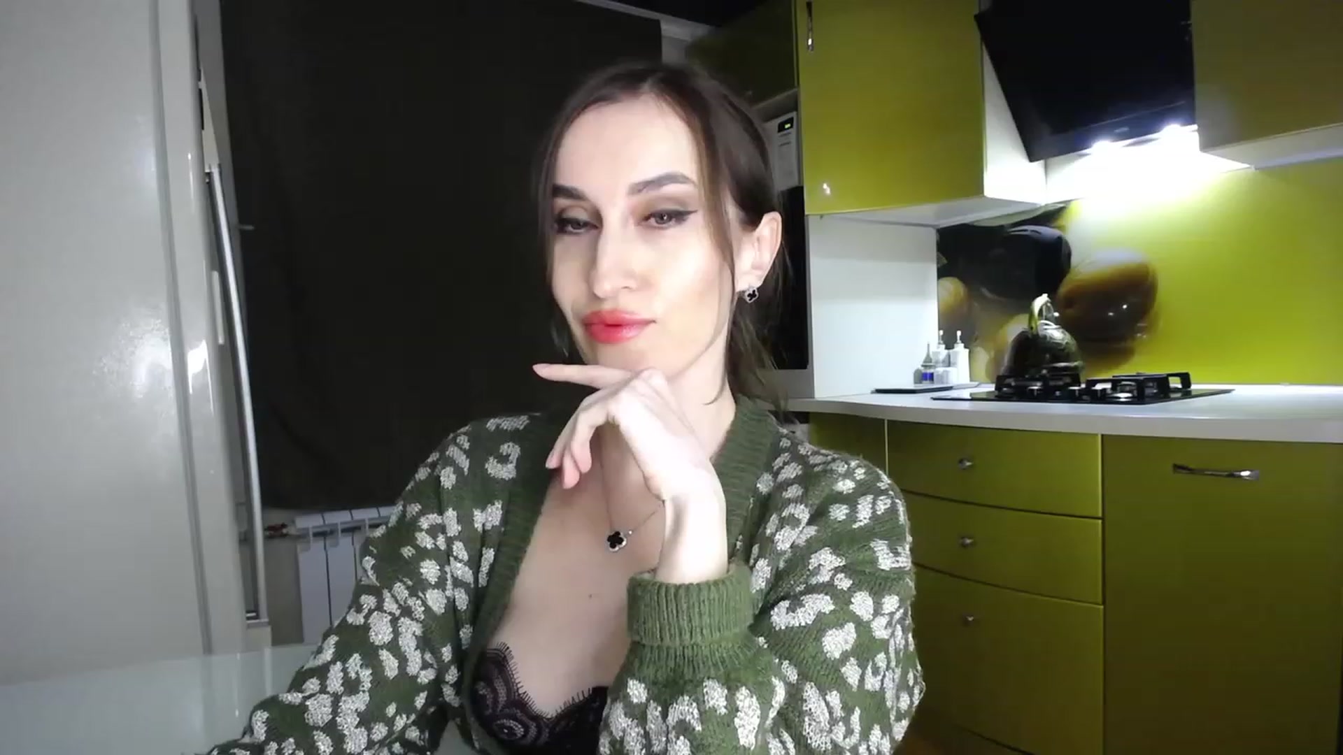 Gallery image thumbnail from MsDreams_'s myfreecams stream on, 04/23/2023, 24:43 image 6 of 20
