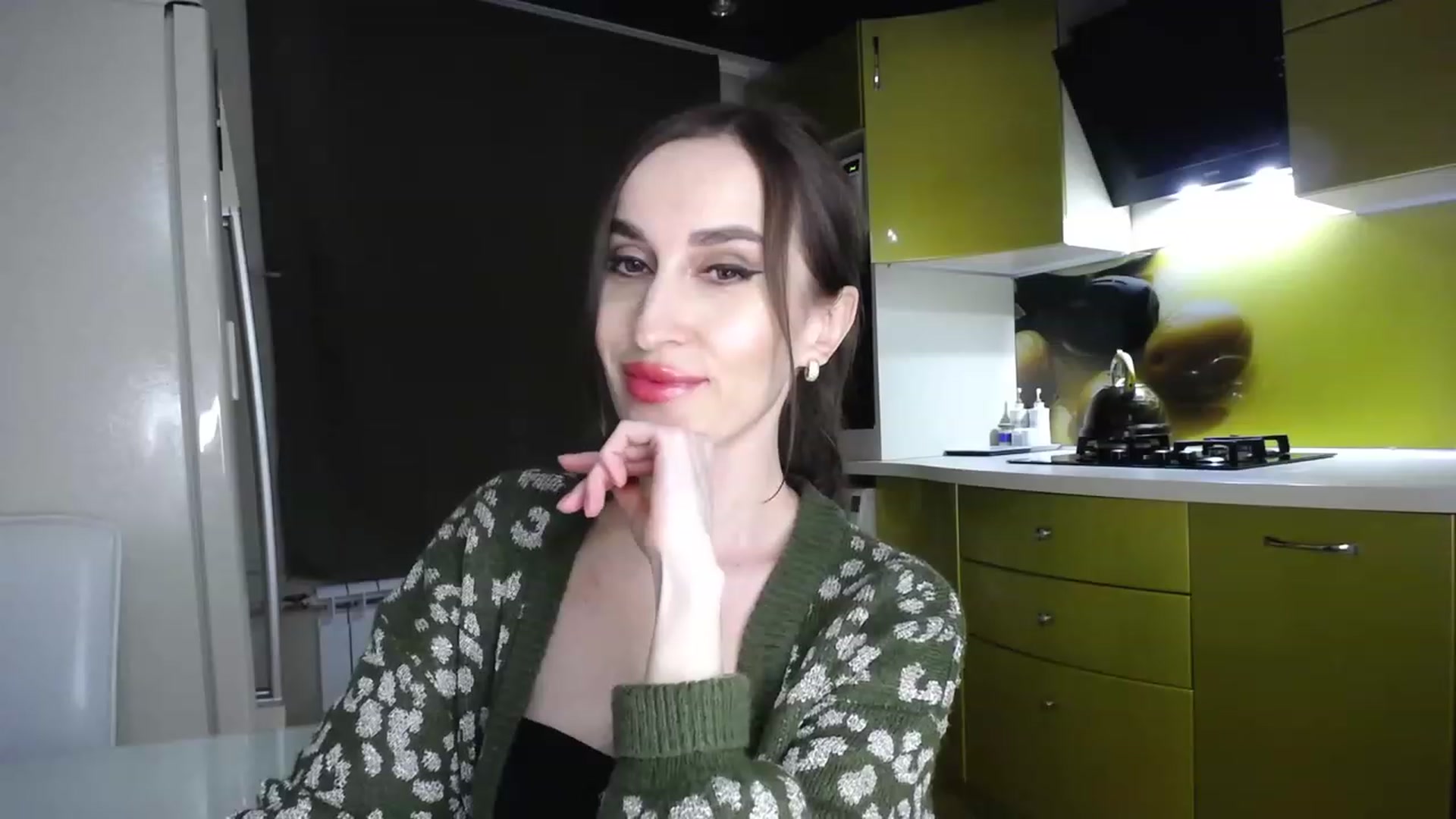 Gallery image thumbnail from MsDreams_'s myfreecams stream on, 04/24/2023, 01:08 image 8 of 20