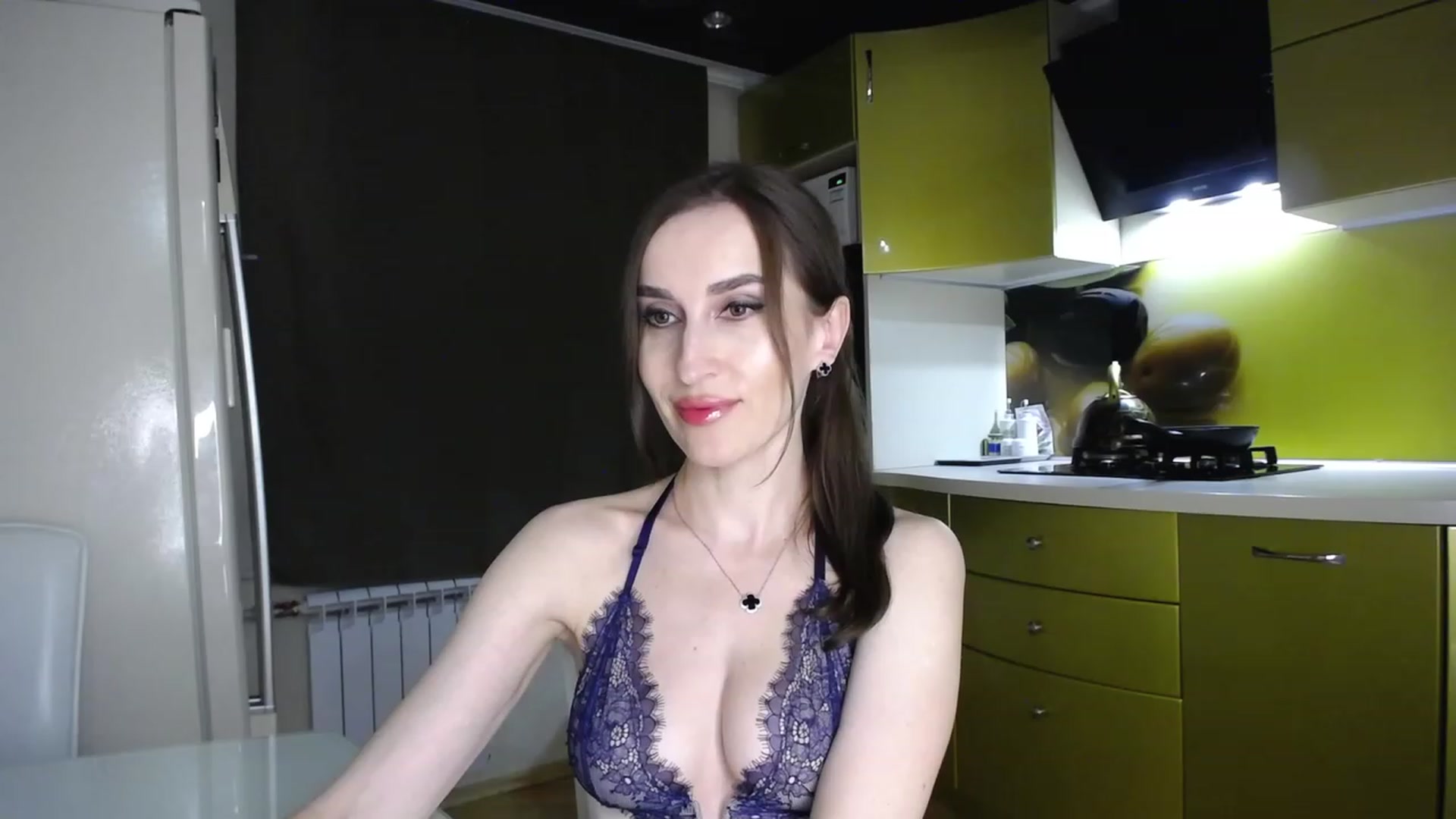 Gallery image thumbnail from MsDreams_'s myfreecams stream on, 05/30/2023, 22:18 image 15 of 20