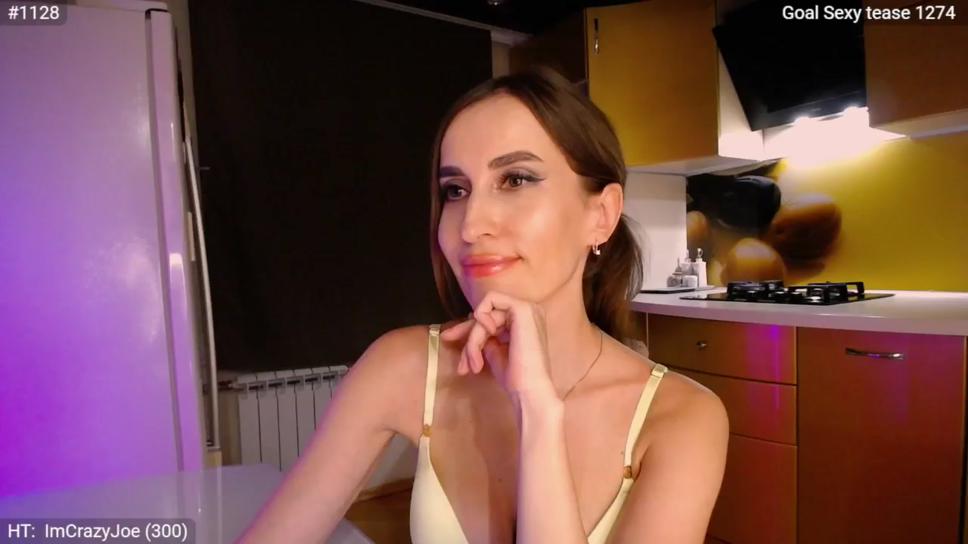 Gallery image thumbnail from MsDreams_'s myfreecams stream on, 08/11/2024, 24:00 image 18 of 20