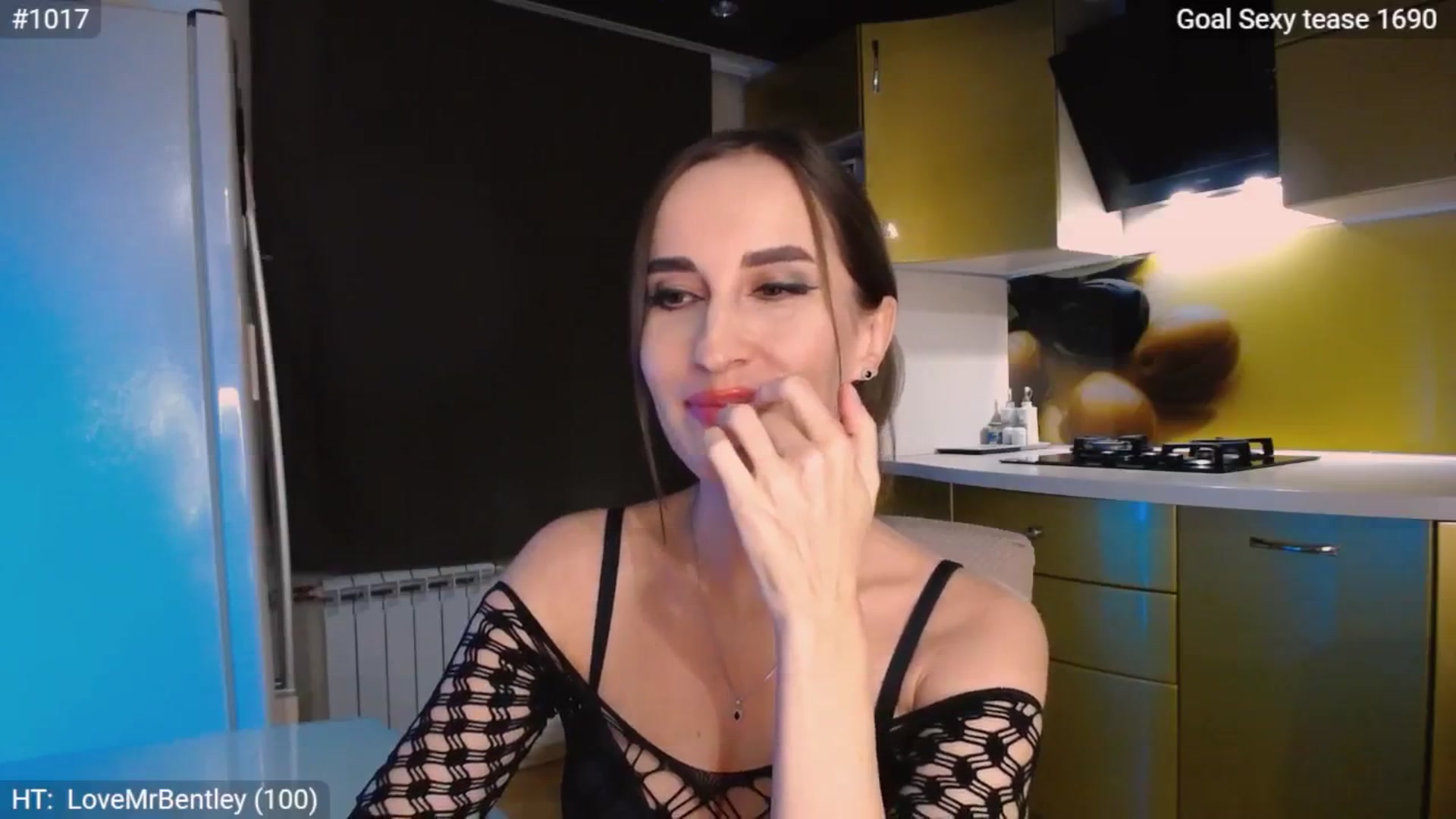 Gallery image thumbnail from MsDreams_'s myfreecams stream on, 10/17/2024, 01:03 image 10 of 20