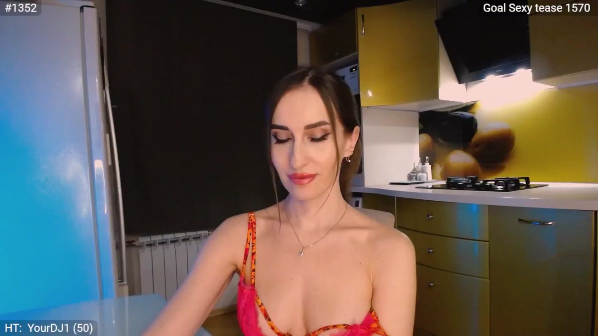 Gallery image thumbnail from MsDreams_'s myfreecams stream on, 12/08/2024, 02:05 image 12 of 20