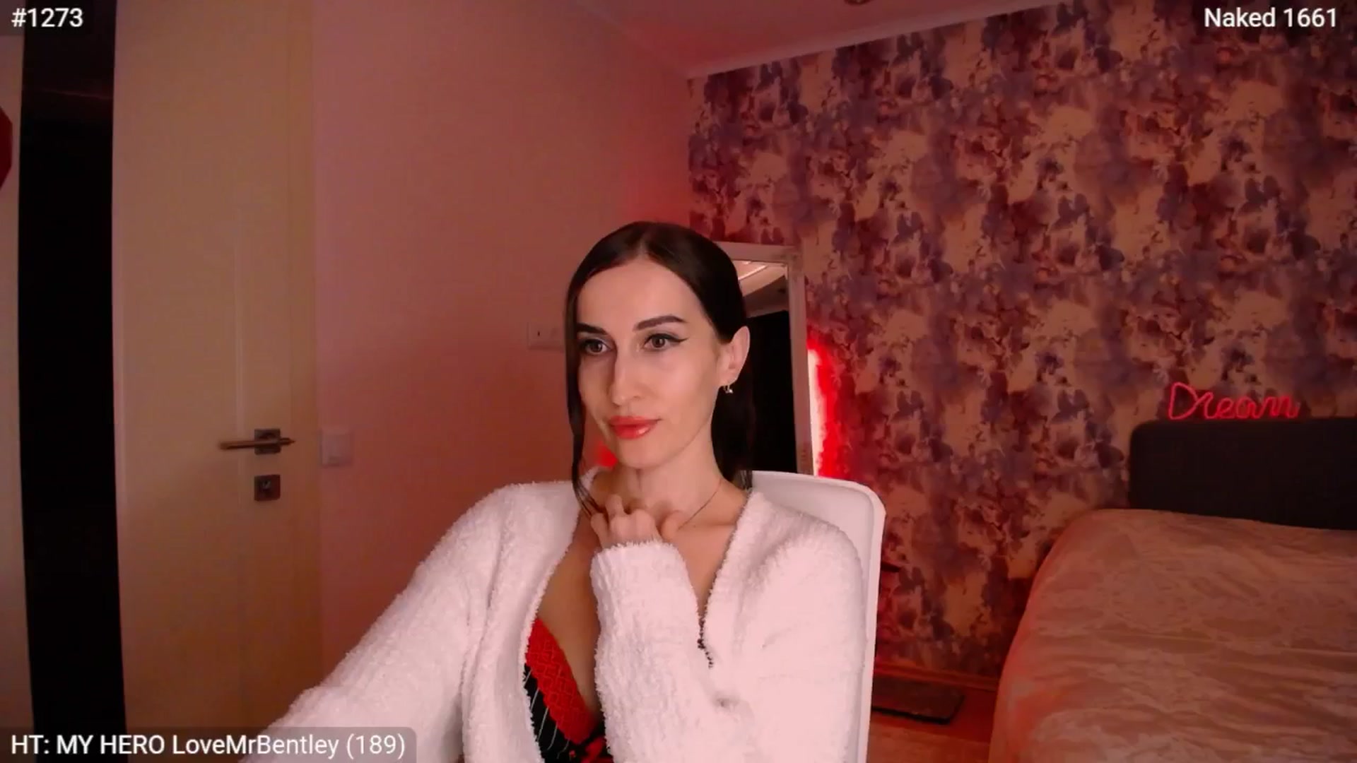 Gallery image thumbnail from MsDreams_'s myfreecams stream on, 04/16/2026, 24:45 image 13 of 20