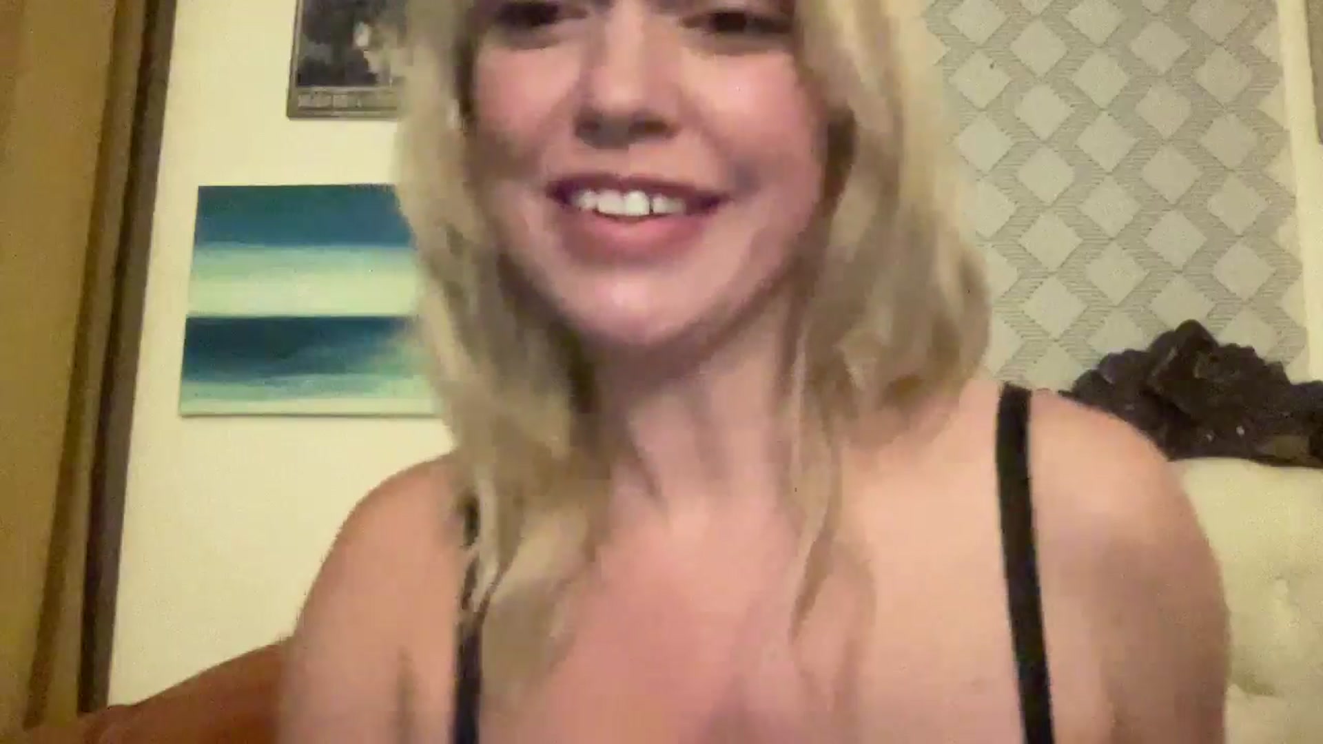 Gallery image thumbnail from MsFunCurious's myfreecams stream on, 10/28/2025, 01:46 image 7 of 20