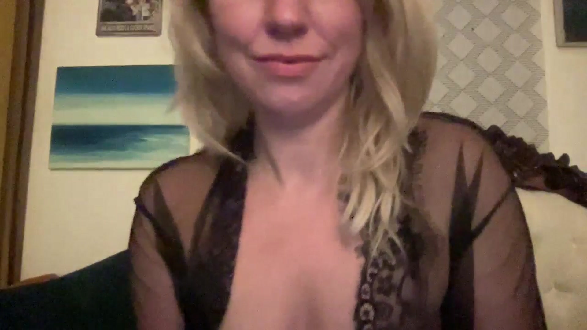 Gallery image thumbnail from MsFunCurious's myfreecams stream on, 10/28/2025, 03:35 image 12 of 20