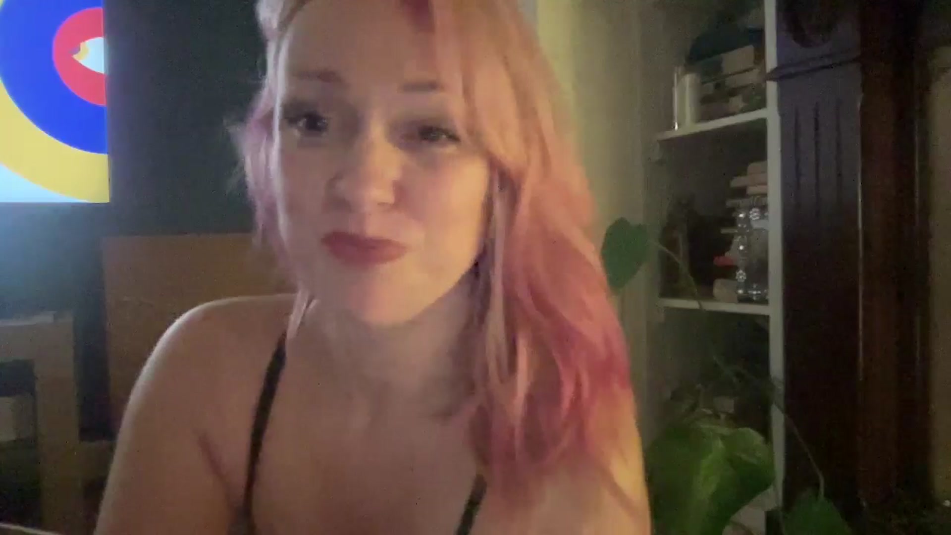 Gallery image thumbnail from MsFunCurious's myfreecams stream on, 11/09/2025, 12:08 image 12 of 20