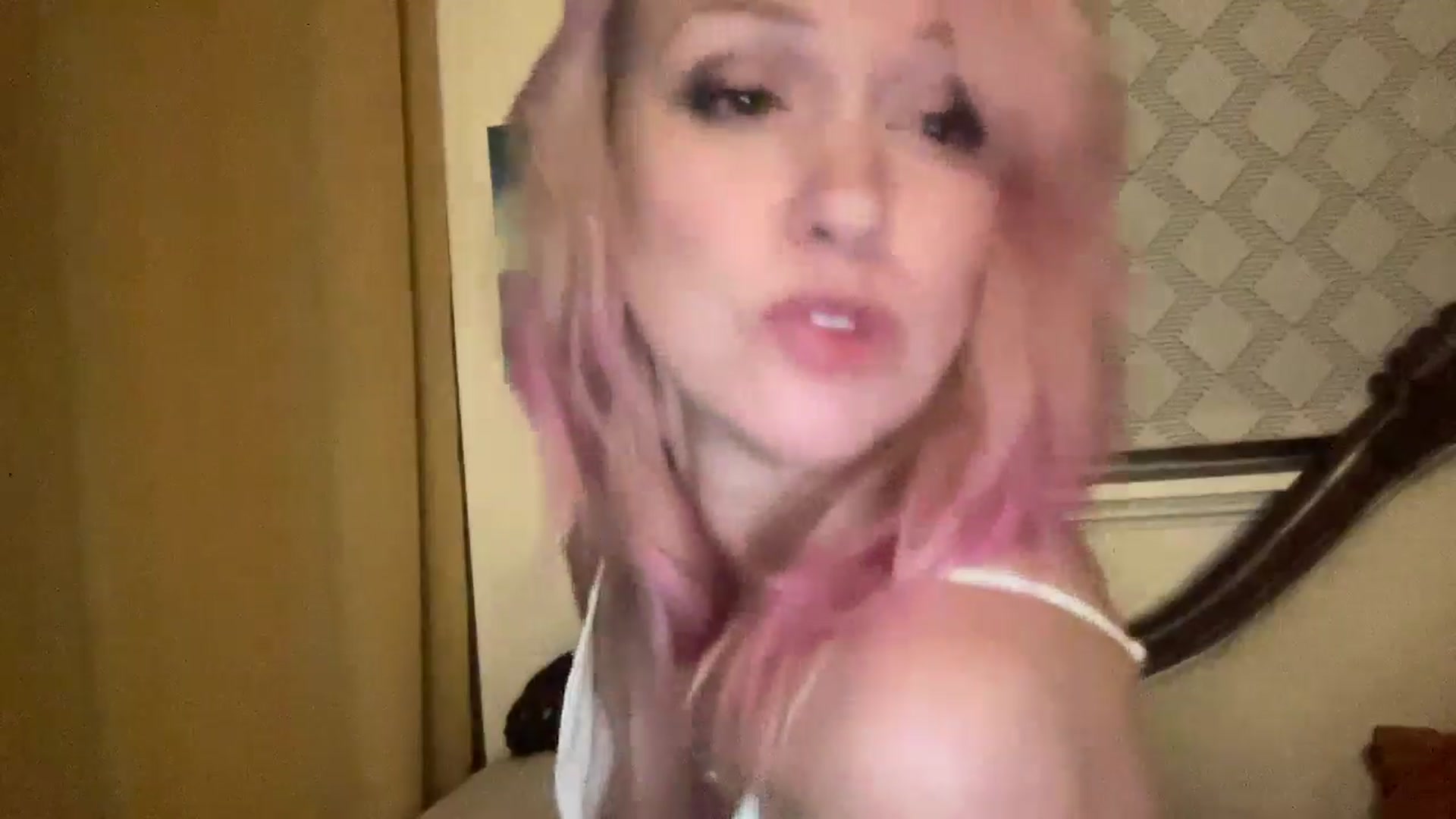Gallery image thumbnail from MsFunCurious's myfreecams stream on, 11/16/2025, 02:26 image 18 of 20