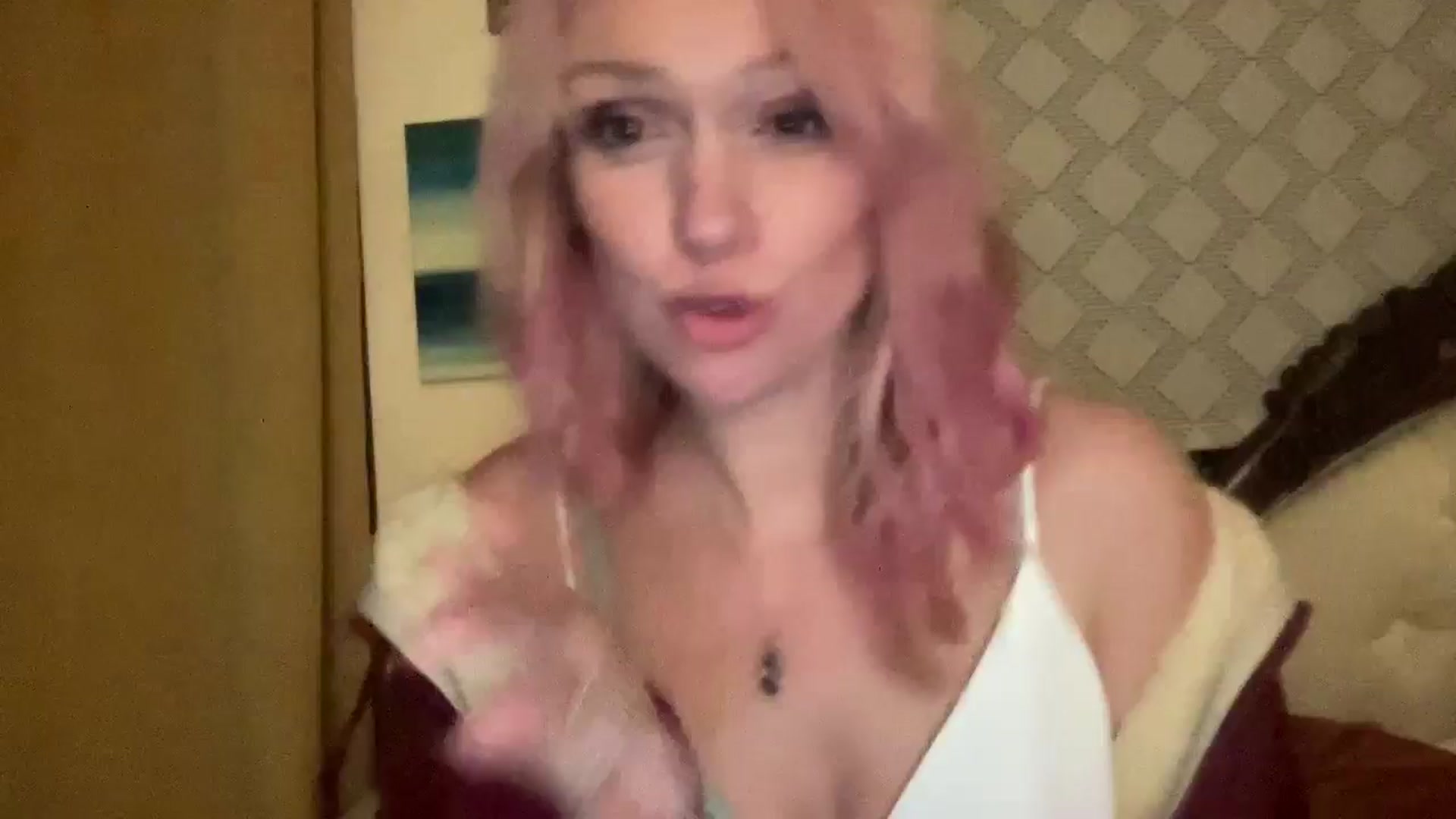 Gallery image thumbnail from MsFunCurious's myfreecams stream on, 11/16/2025, 02:26 image 1 of 20