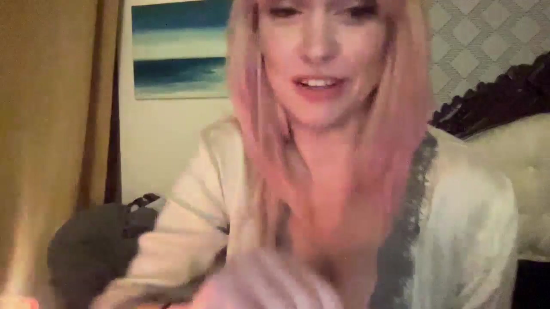 Gallery image thumbnail from MsFunCurious's myfreecams stream on, 11/24/2025, 04:34 image 17 of 20