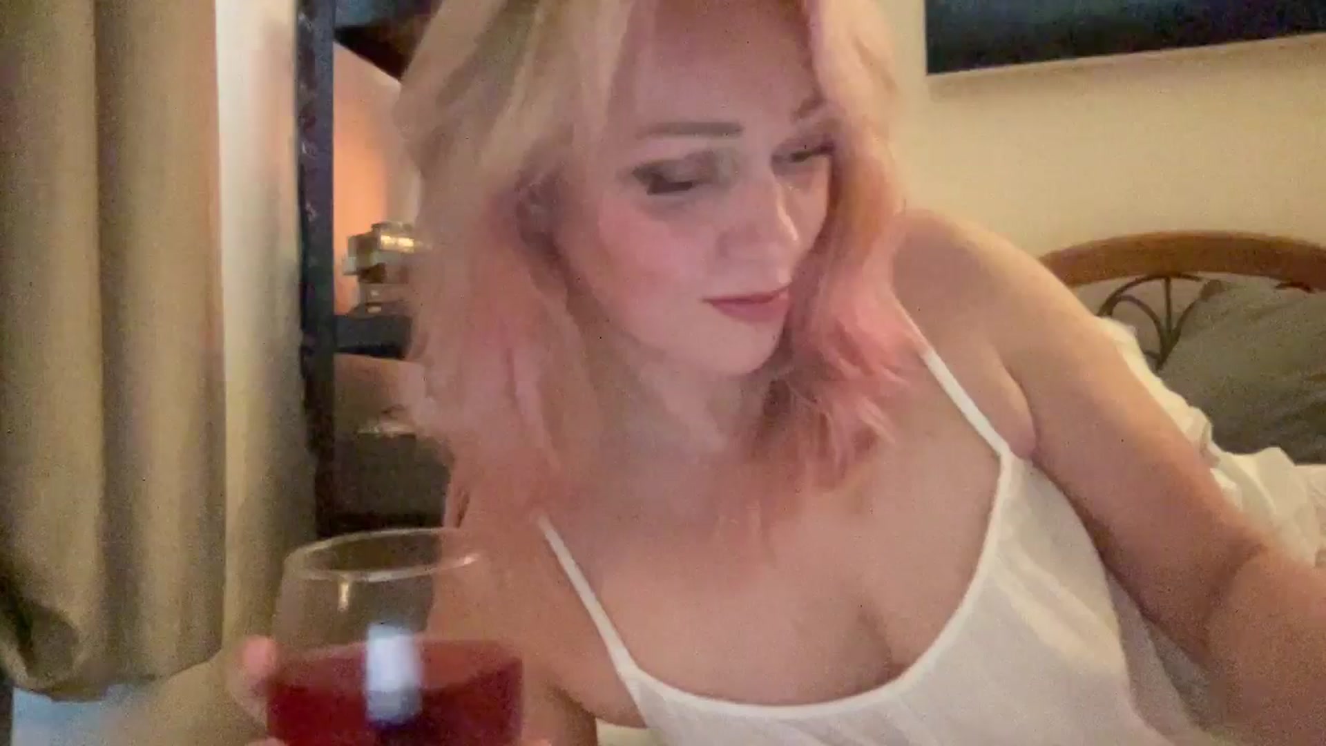 Gallery image thumbnail from MsFunCurious's myfreecams stream on, 11/27/2025, 11:31 image 3 of 20