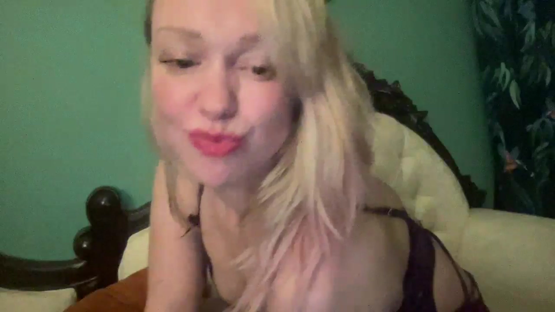 Gallery image thumbnail from MsFunCurious's myfreecams stream on, 12/31/2025, 05:16 image 19 of 20