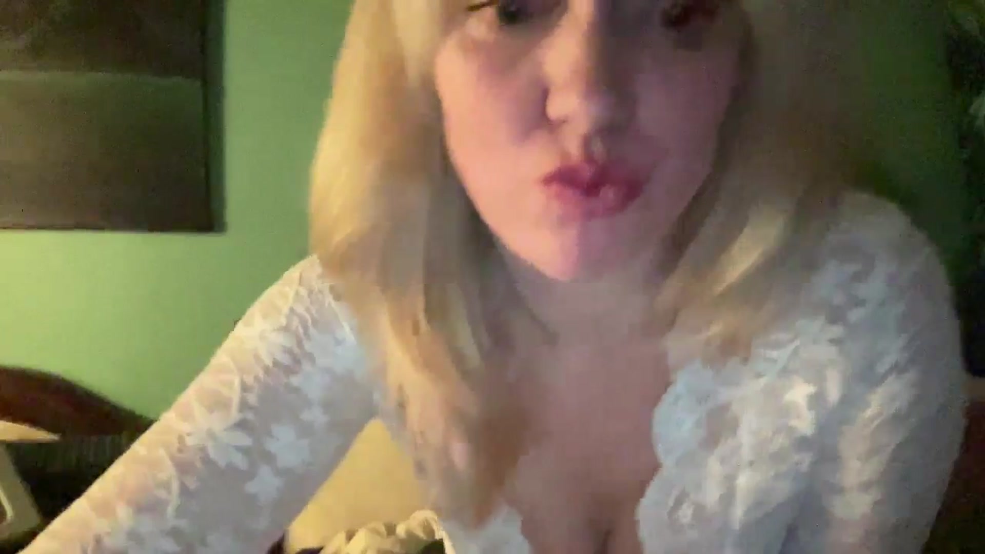 Gallery image thumbnail from MsFunCurious's myfreecams stream on, 02/18/2026, 03:27 image 6 of 20