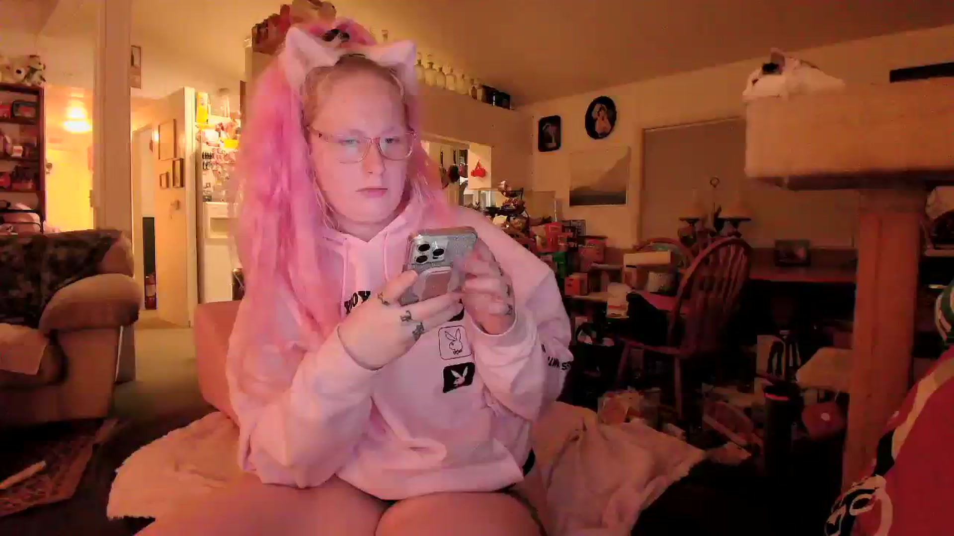 Gallery image thumbnail from MsGrumpyCunt's myfreecams stream on, 03/26/2024, 03:47 image 18 of 20