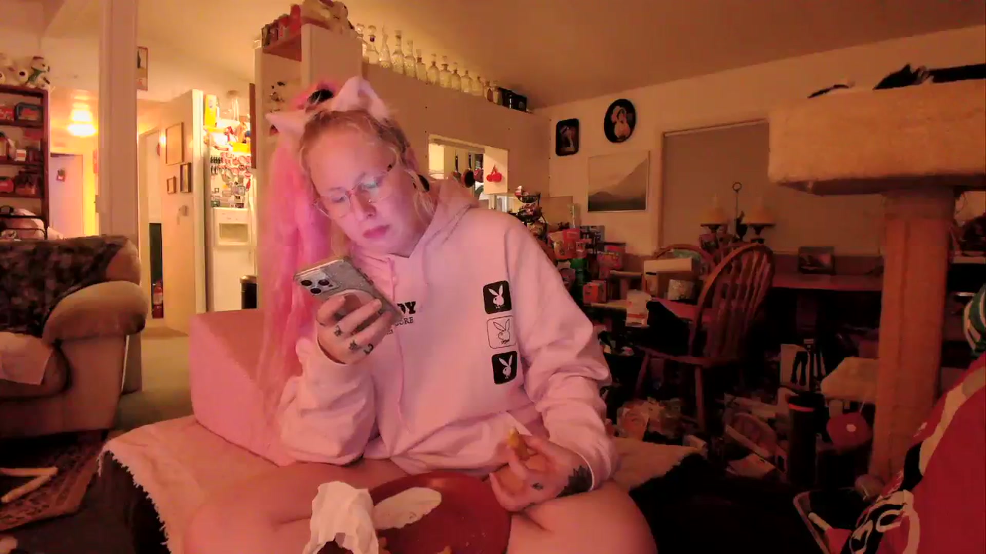 Gallery image thumbnail from MsGrumpyCunt's myfreecams stream on, 03/26/2024, 04:21 image 6 of 20