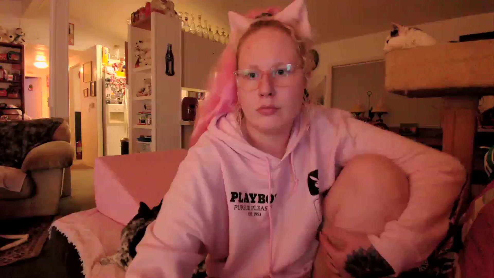 Gallery image thumbnail from MsGrumpyCunt's myfreecams stream on, 03/26/2024, 04:21 image 20 of 20